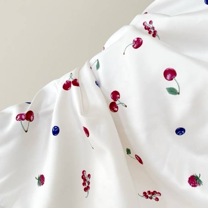 GU（ジーユー）のおすすめファッションアイテム「サテンパジャマ（長袖&amp;amp;ロングパンツ）（ミックスフルーツ）」