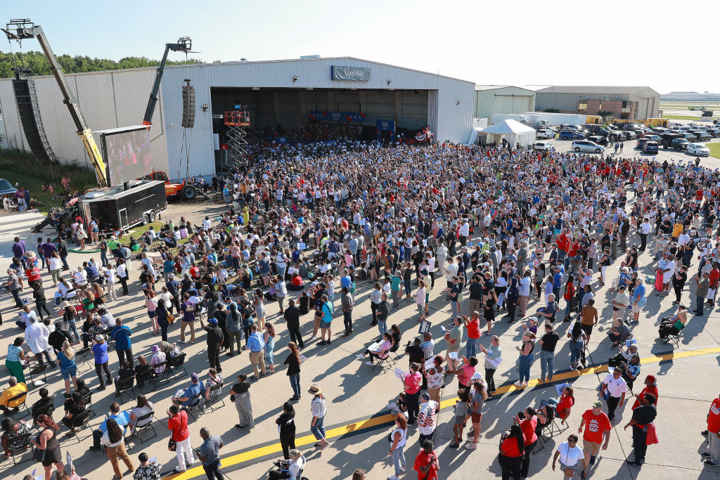 Crowd gathered outside an airplane hangar at a Harris rally