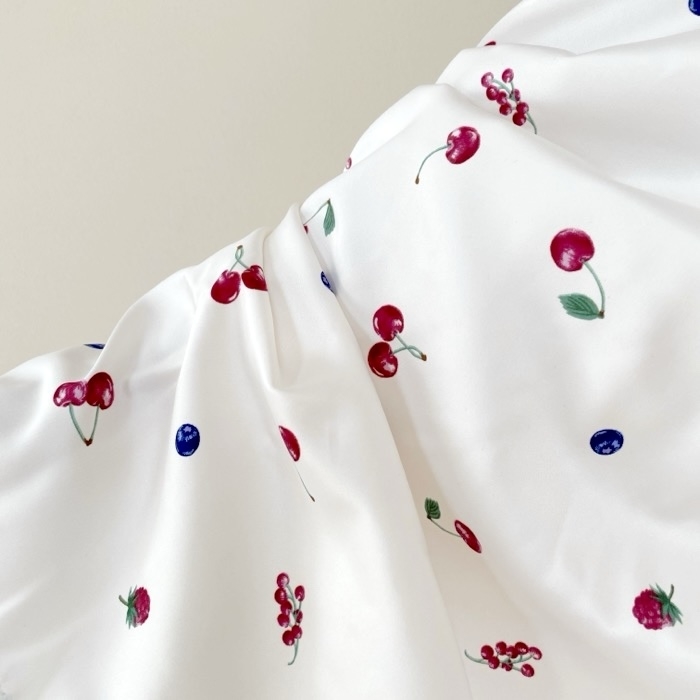 GU（ジーユー）のおすすめファッションアイテム「サテンパジャマ（長袖&amp;amp;ロングパンツ）（ミックスフルーツ）」