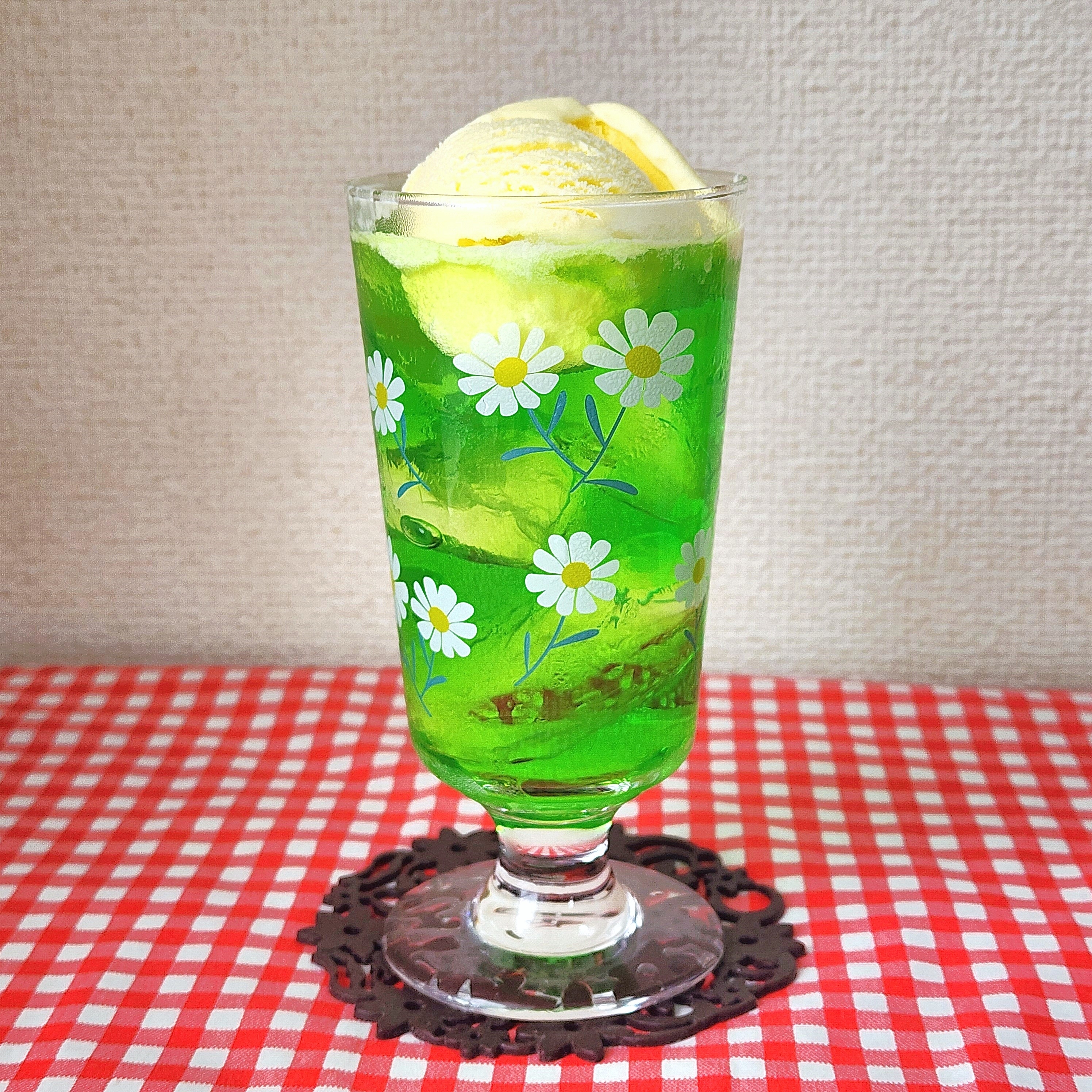 THREEPPY(スリーピー)のおすすめ雑貨「脚付きグラス」