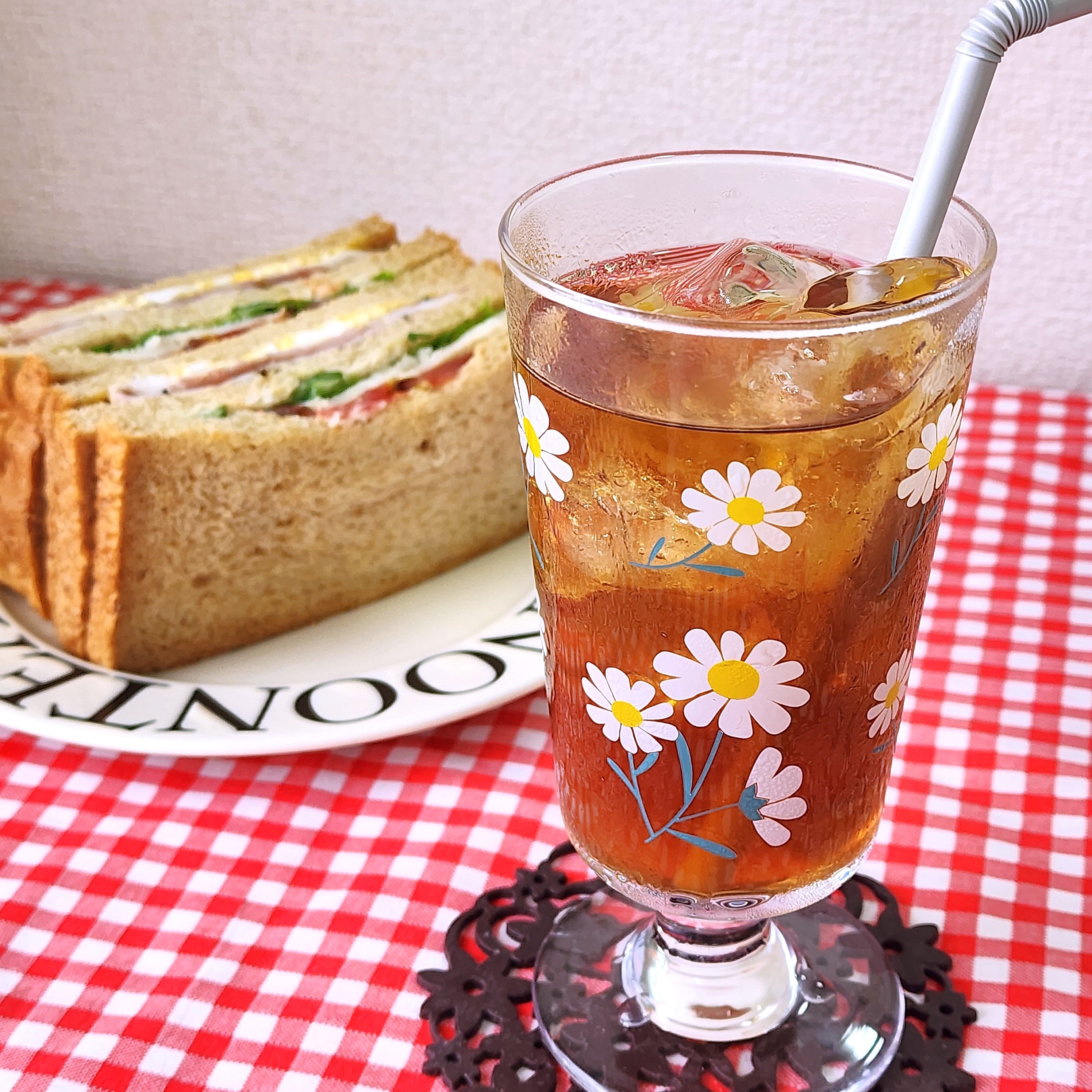 THREEPPY(スリーピー)のおすすめ雑貨「脚付きグラス」