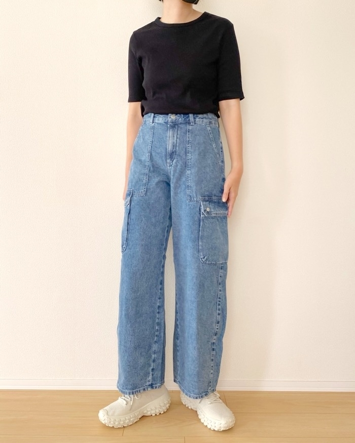 GU（ジーユー）のおすすめファッションアイテム「バレルレッグカーゴジーンズ（丈標準71.0～75.0cm）」のコーディネート