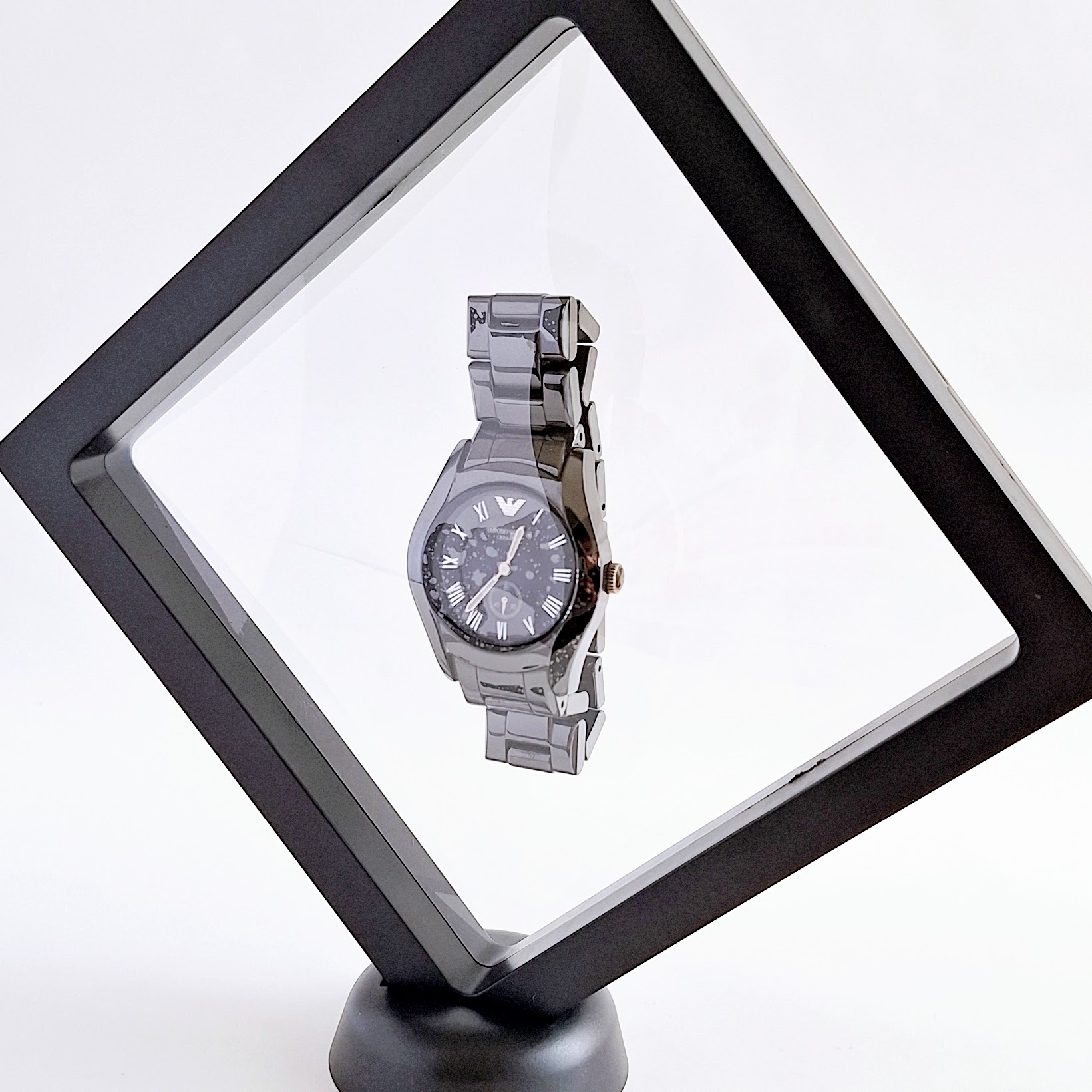 DAISO（ダイソー）のおすすめインテリアグッズ「ディスプレイフレーム（14cm×14cm）」