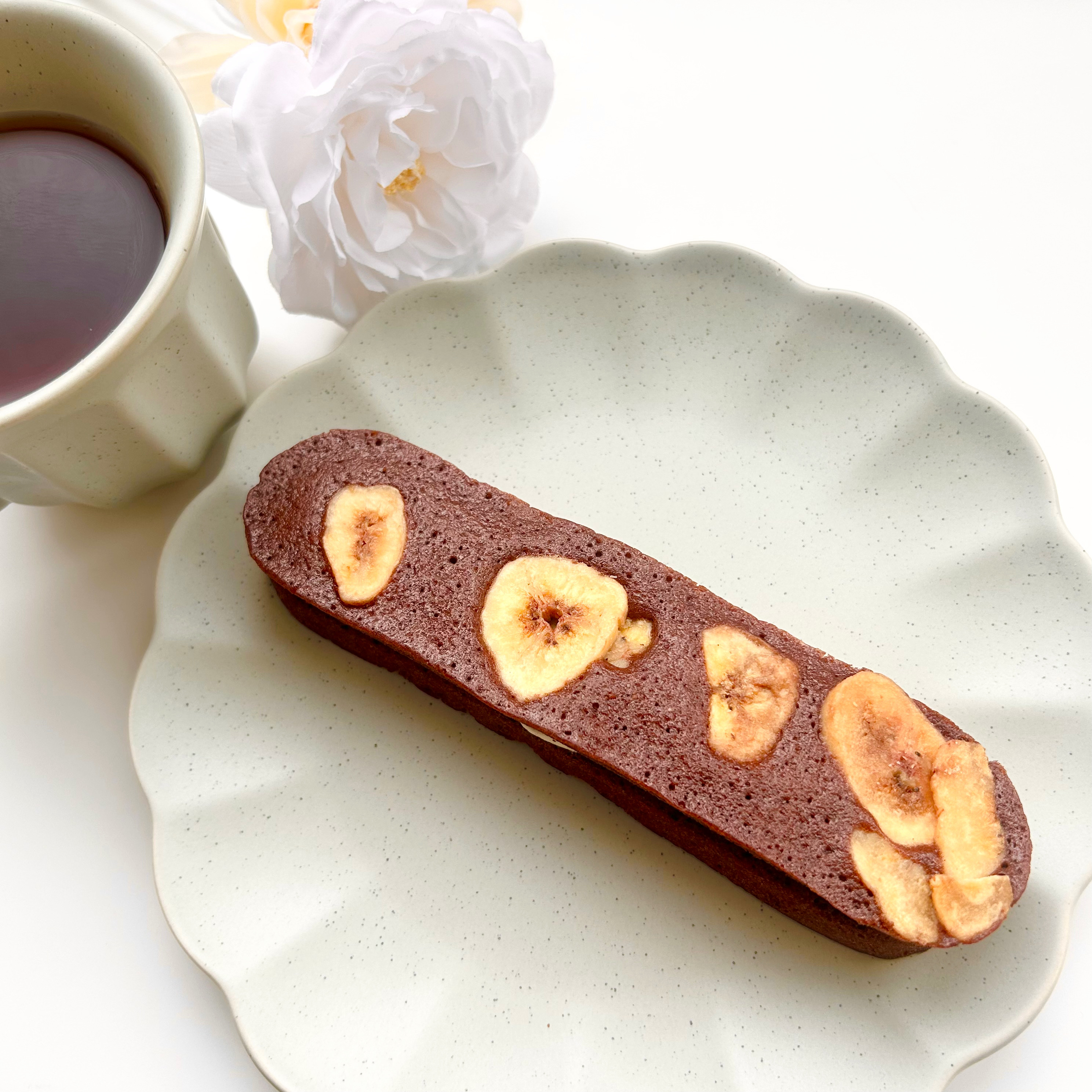 ファミリーマートのおすすめスイーツ「チョコバナナクッキーサンド」