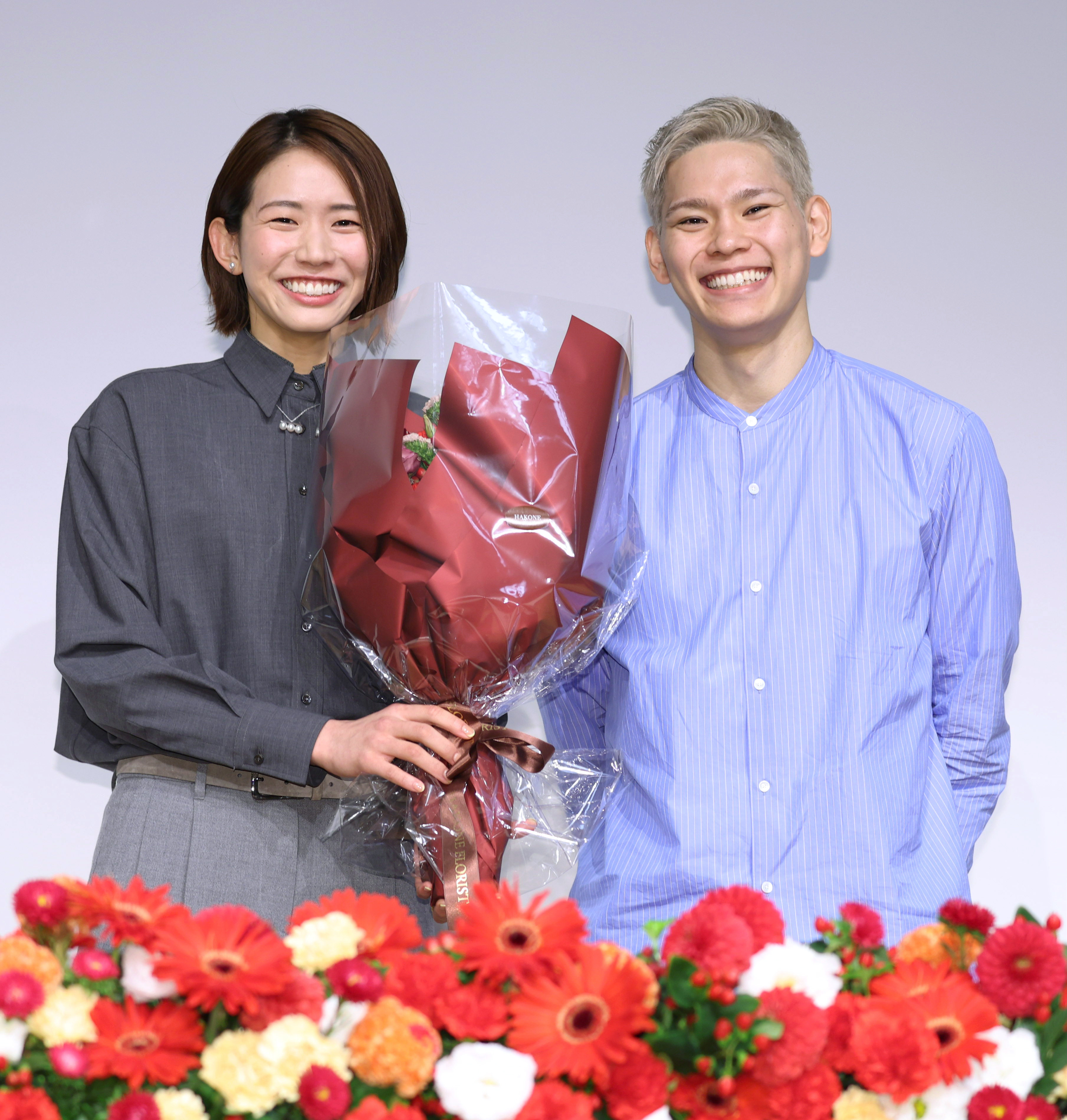 西田有志選手／古賀紗理那さん（時事）