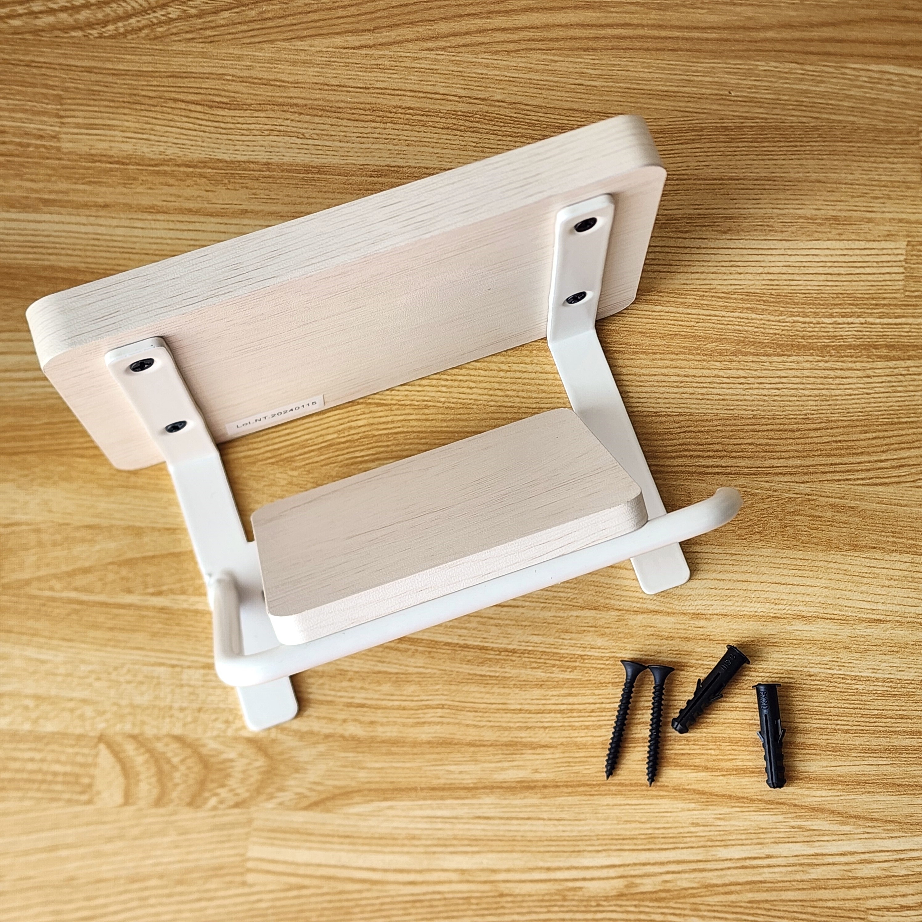 ニトリのおすすめ便利グッズ「木製棚付トイレットペーパーホルダー(1連 CS01)」