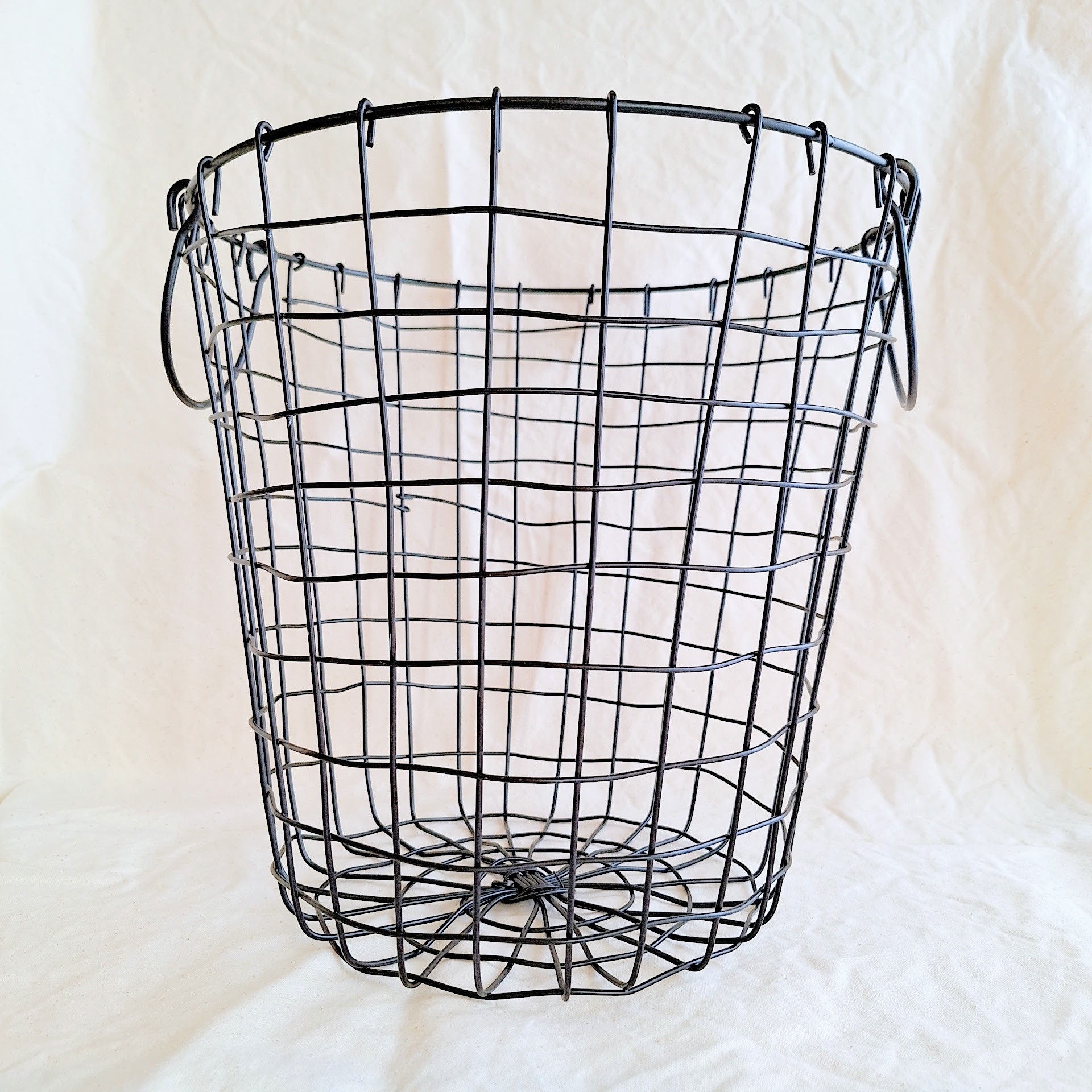 DAISO（ダイソー）のおすすめ雑貨「ワイヤークラフトバスケット（丸形）」