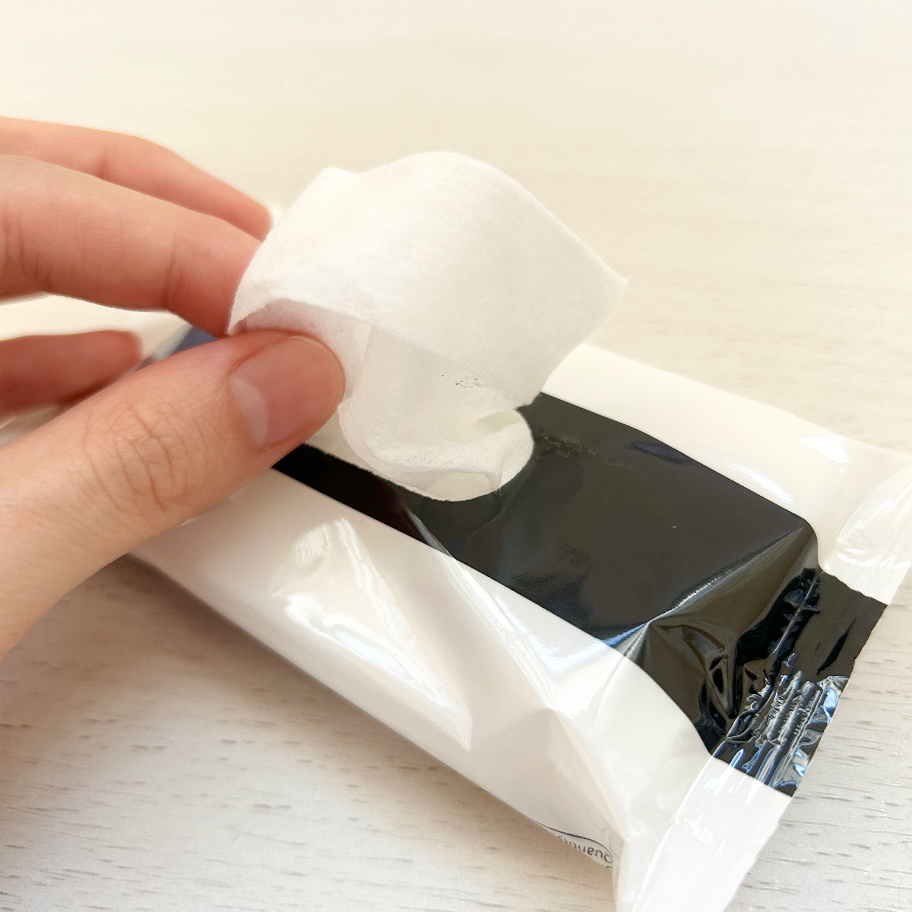 DAISO（ダイソー）の便利アイテム「靴専用クリーナー（ハンディタイプ、12枚×2パック）」