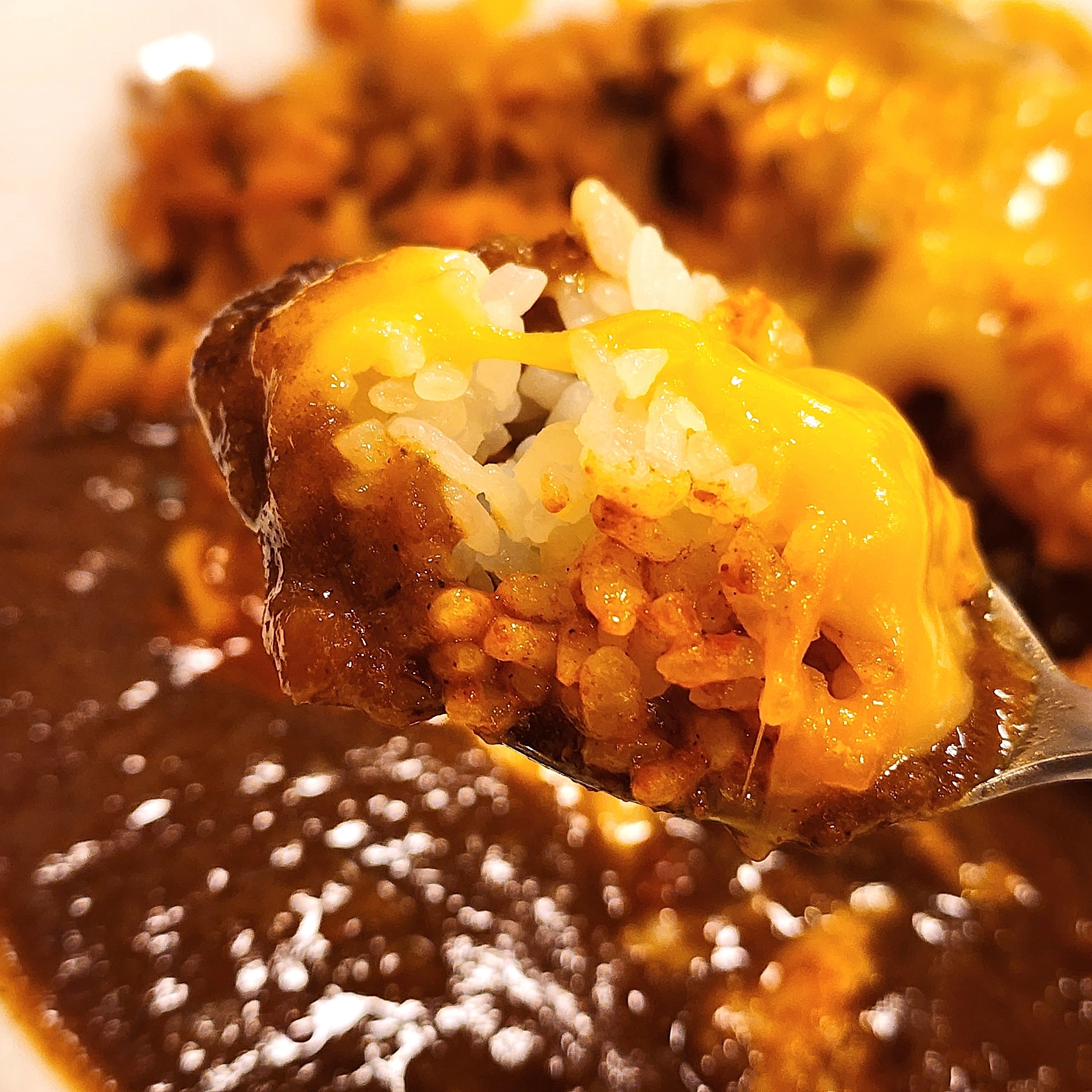 すき家のおすすめピリ辛メニュー「チーズタンドリーチキンカレー」