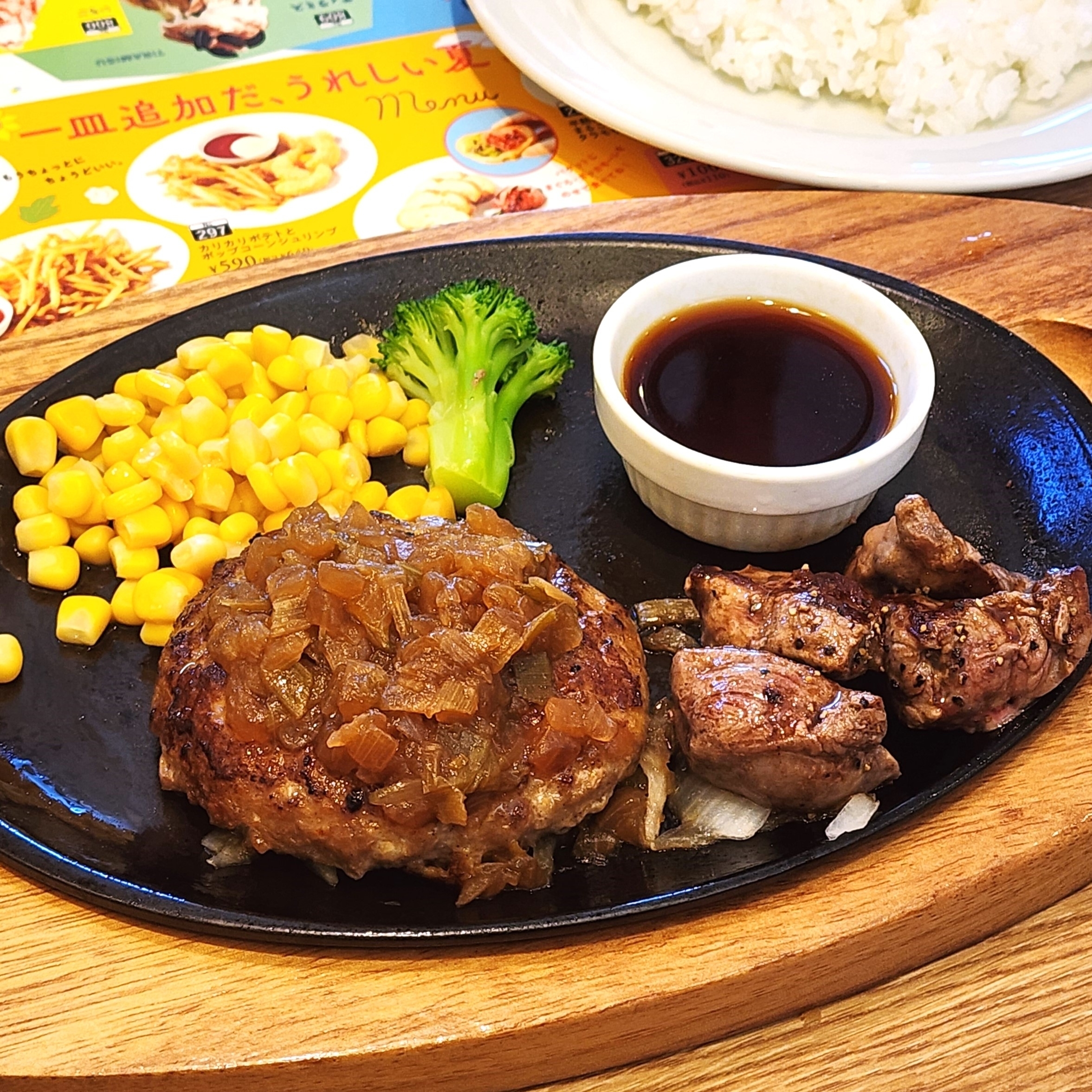 ココスのおすすめ肉料理「ジャポネギハンバーグ&カットステーキ」