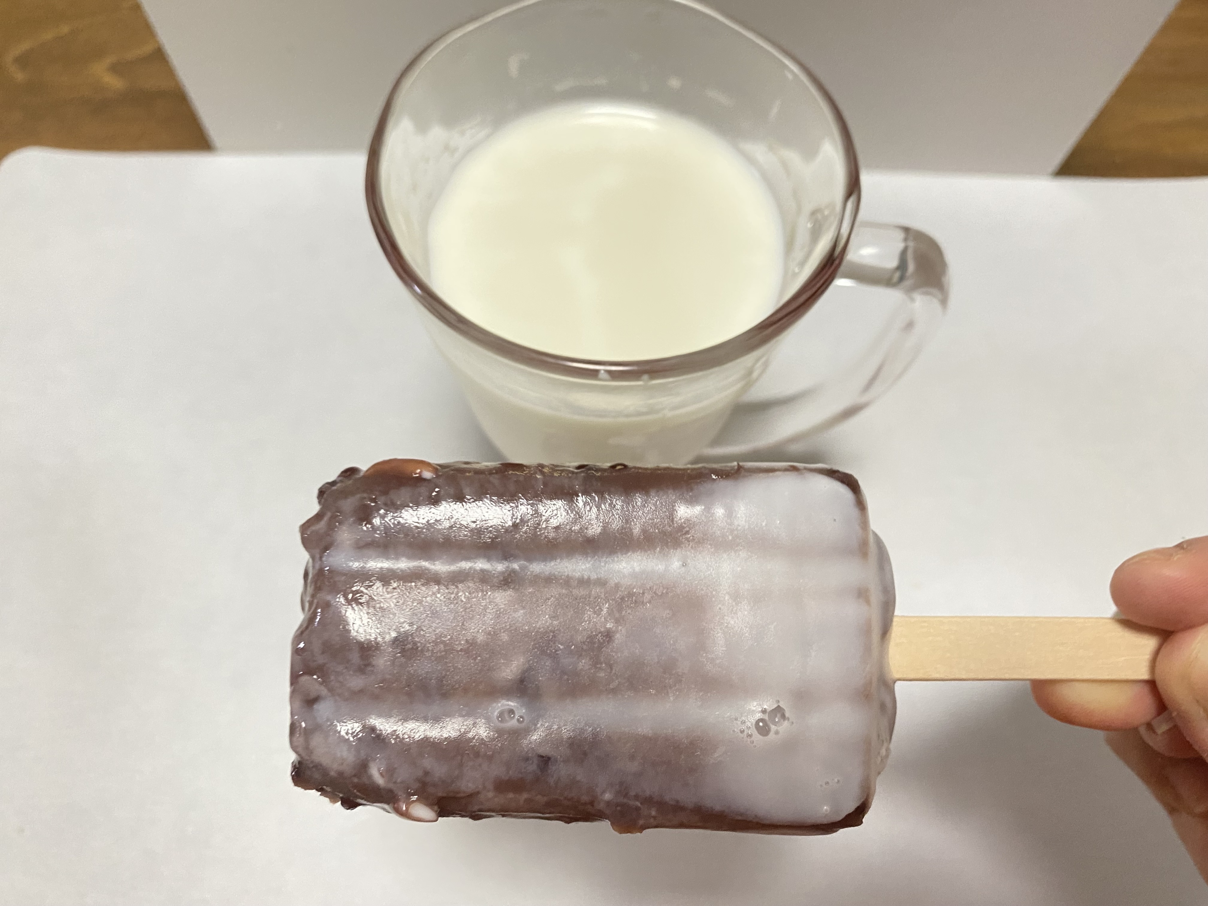 牛乳によってコーティング!あずきバー恐るべし(BuzzFeed japan)