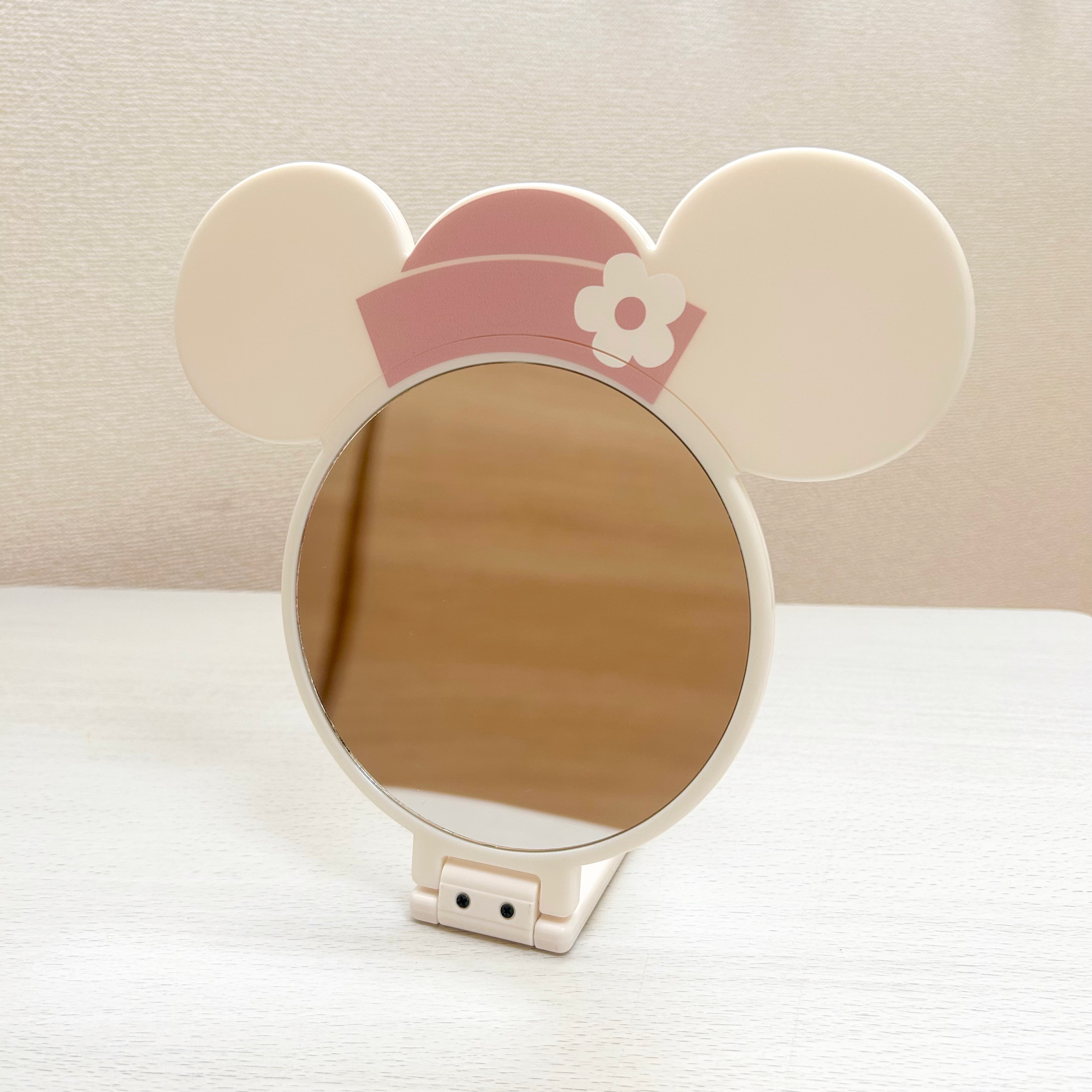 DAISO(ダイソー)のディズニーグッズ「ダイカットハンドミラー(ミニー)」