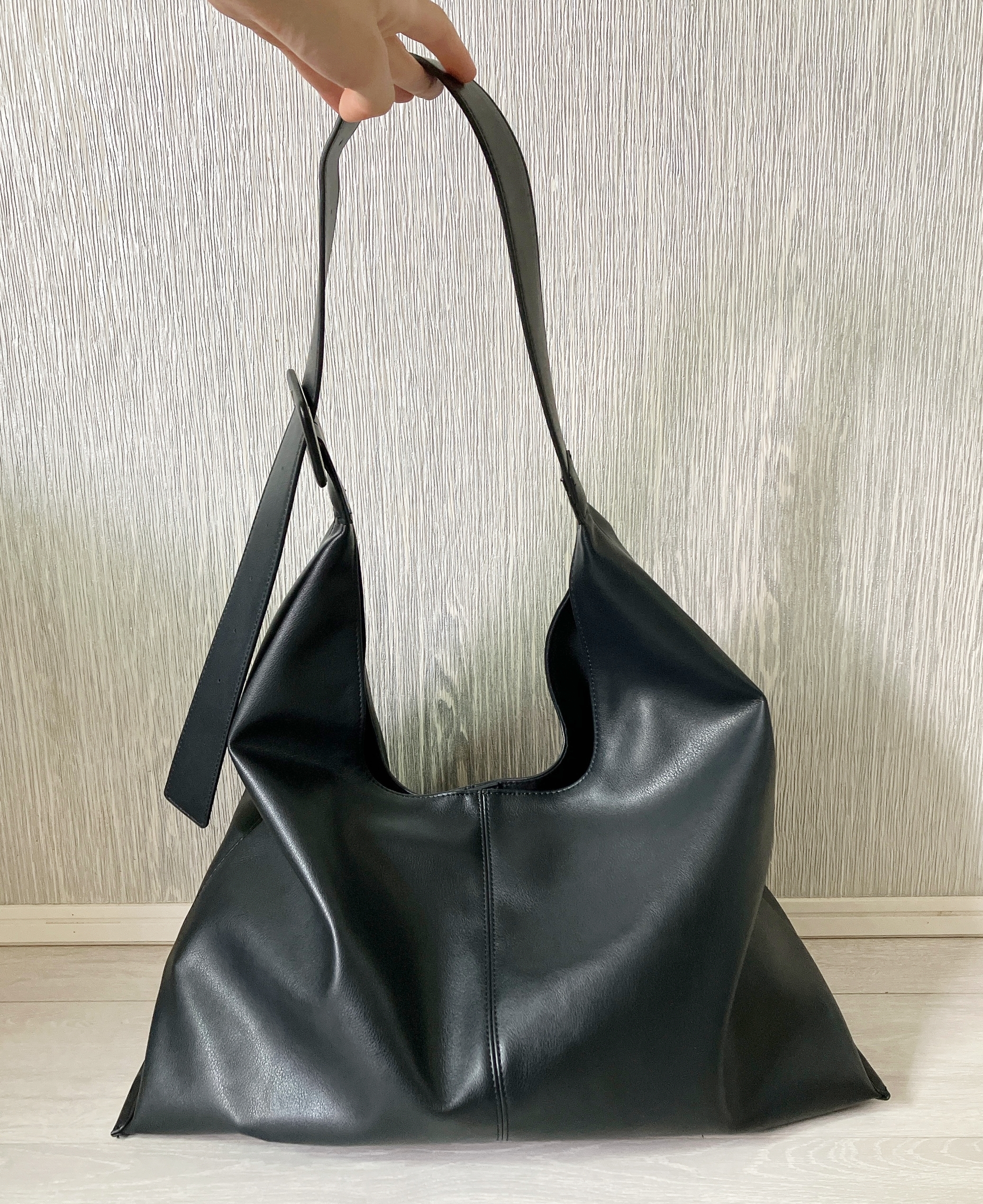 GU（ジーユー）のおすすめバッグ「ロングベルトトートバッグ+E」