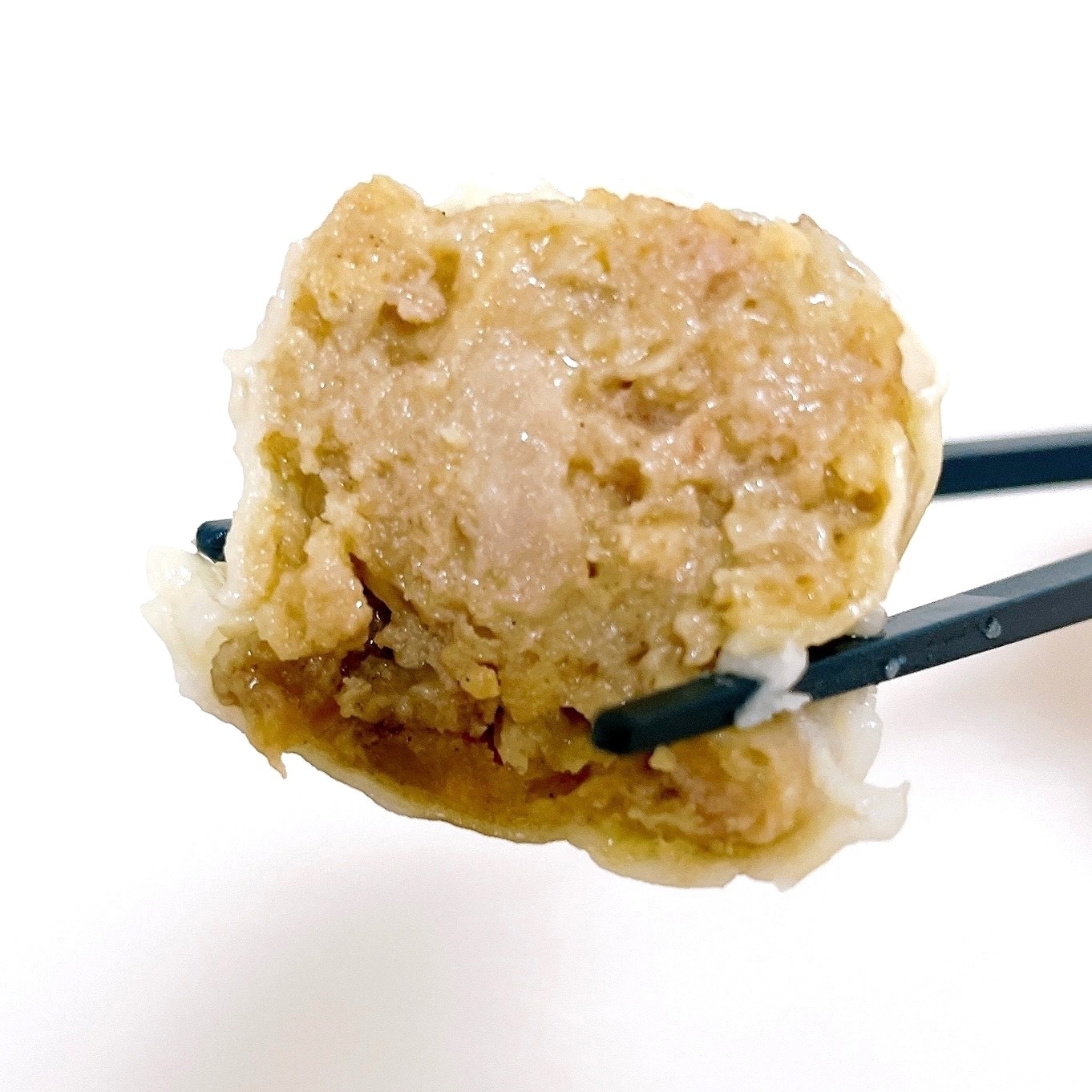 FamilyMart(ファミリーマート)のおすすめ冷凍食品「お肉の旨み味わう国産豚の大焼売」