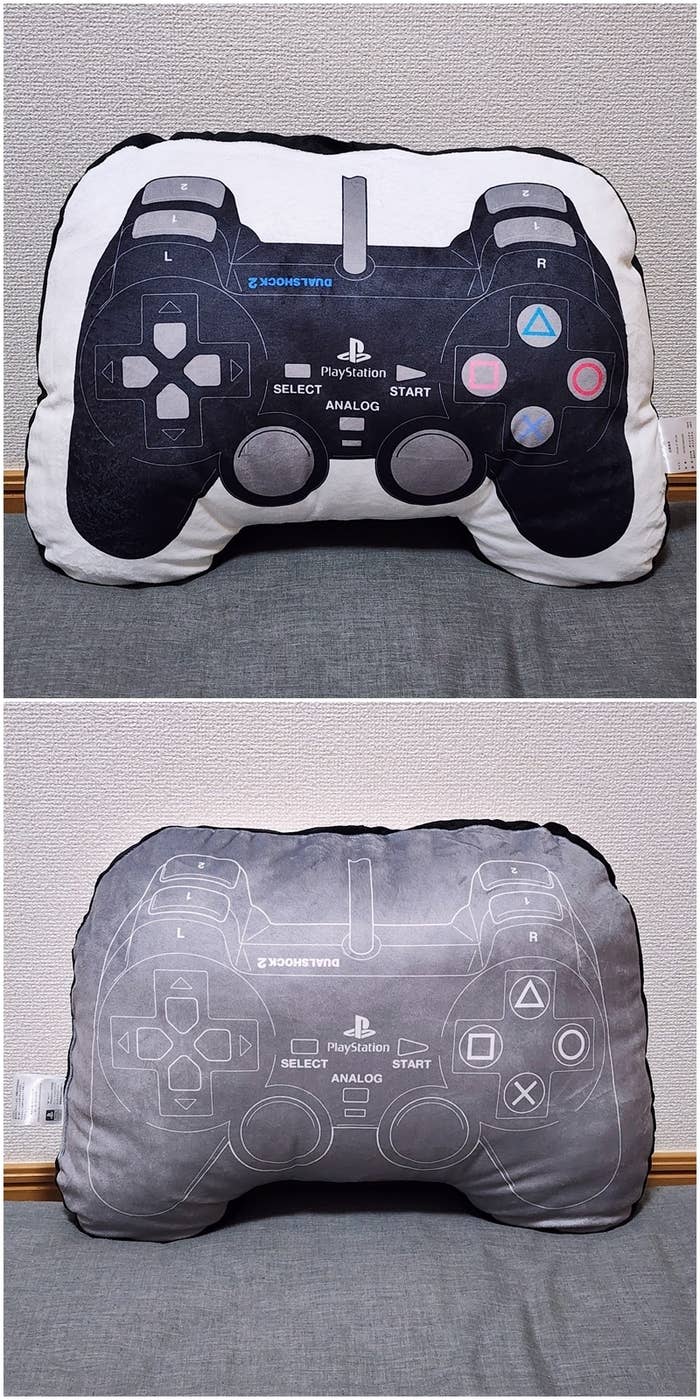 ニトリのおすすめ雑貨「PlayStation 2 ダイカットクッション ブラック」