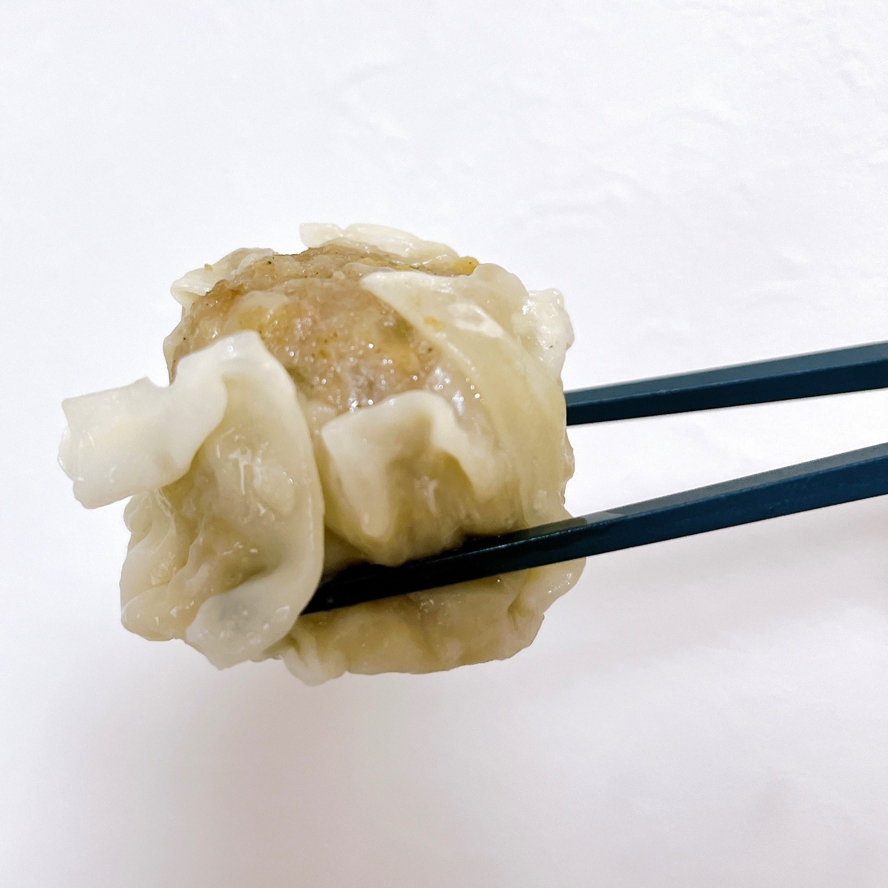 FamilyMart(ファミリーマート)のおすすめ冷凍食品「お肉の旨み味わう国産豚の大焼売」