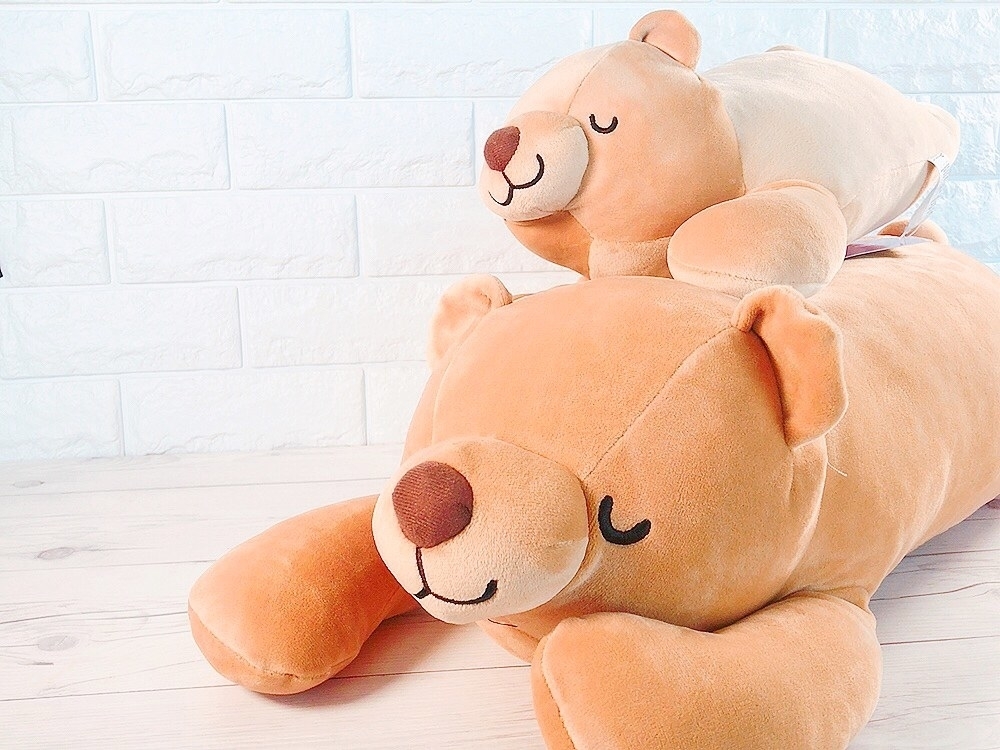DAISO（ダイソー）のかわいいクマさんグッズ「抱きまくら（熊さん、58cm）」「抱きまくら（熊さん、44cm）」