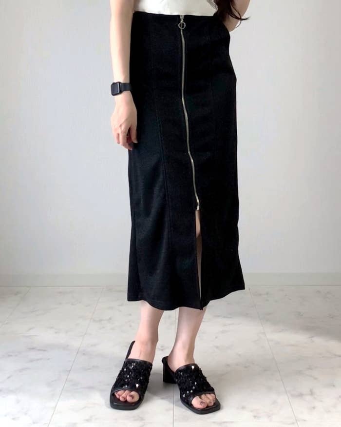 しまむらのおすすめファッションアイテム「TマエZIPキラキラSK」