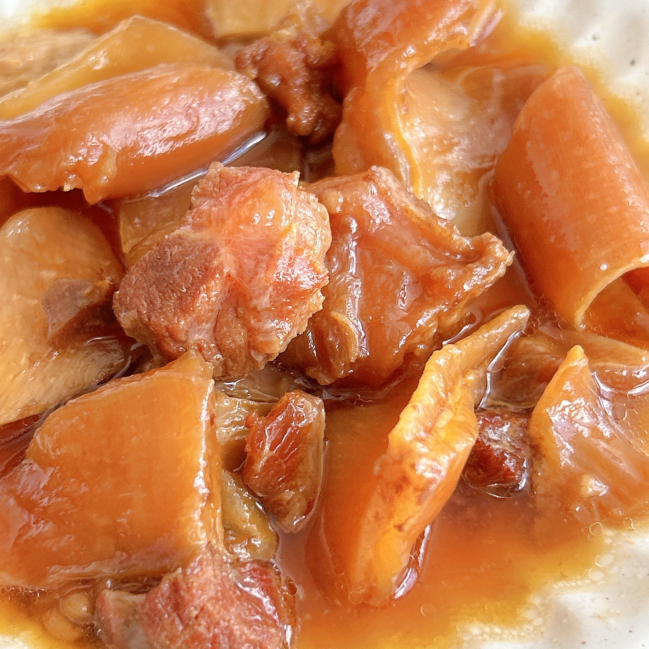 LAWSON（ローソン）のおすすめレトルト食品「肉卸小島監修 牛すじ煮込」