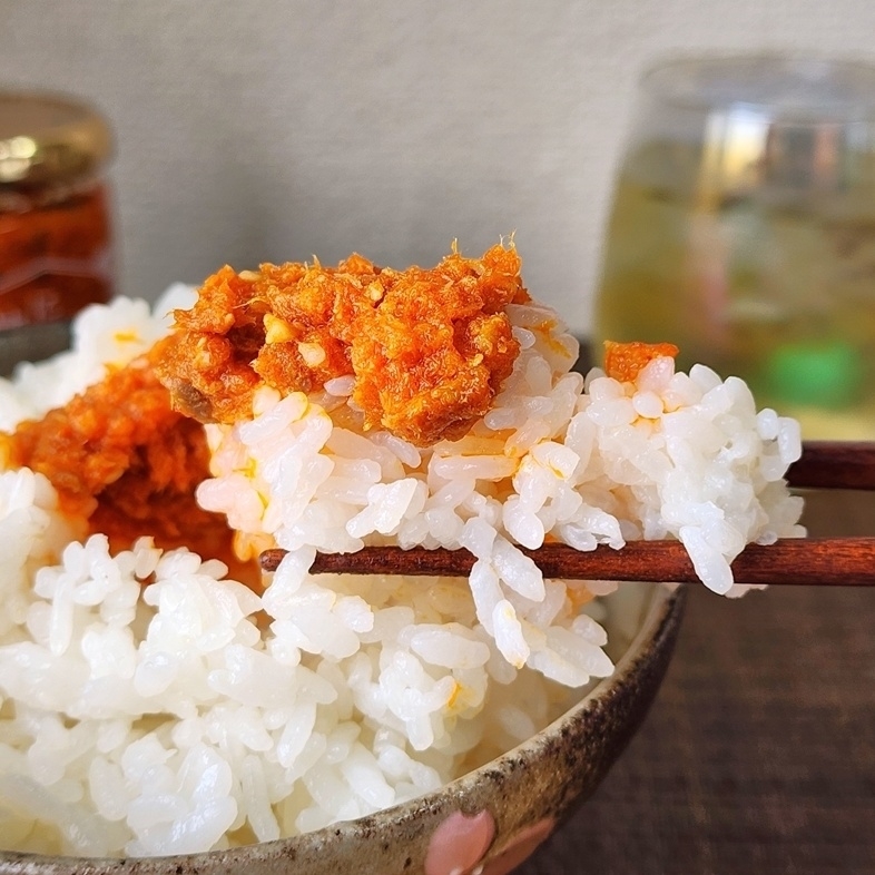 カルディのおすすめ調味料「鮭にんにく辣油 赤唐辛子」