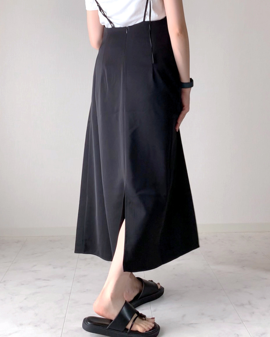 GU（ジーユー）のおすすめワンピース「サテンキャミソールワンピース+E」