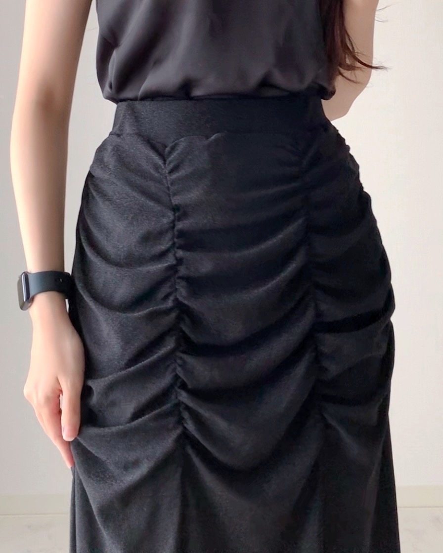 しまむらのおすすめファッションアイテム「ラメシャーリングナローSK」