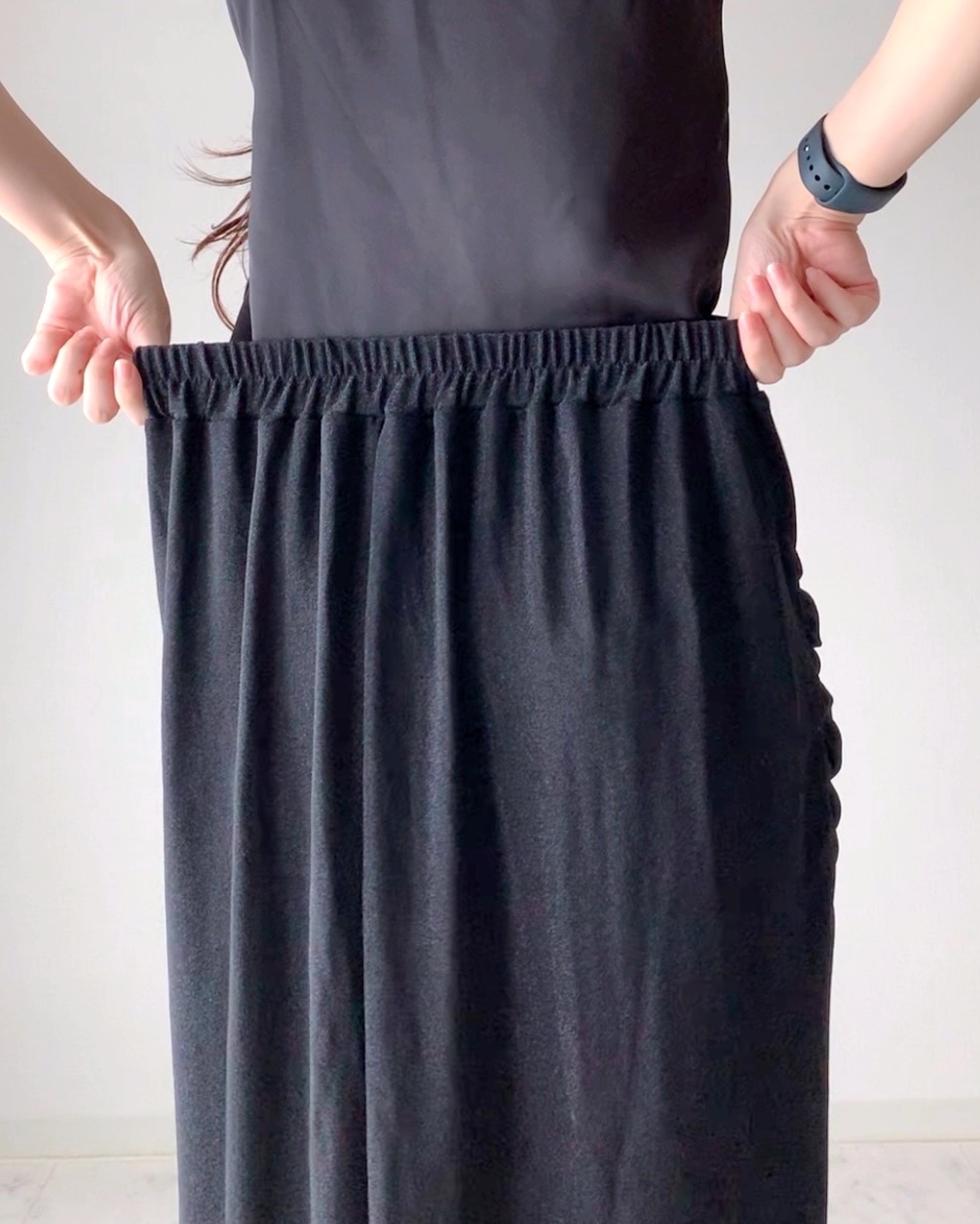 しまむらのおすすめファッションアイテム「ラメシャーリングナローSK」