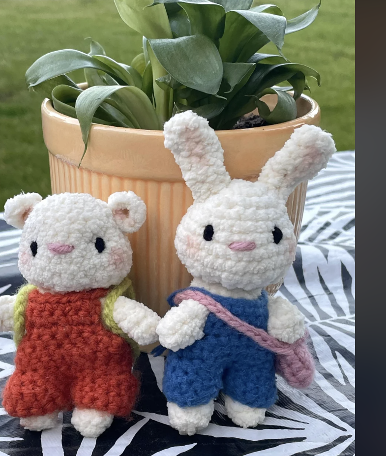 Two crocheted bunny figurines on a patterned background posted on Reddit, depicting a sweet and romantic scene