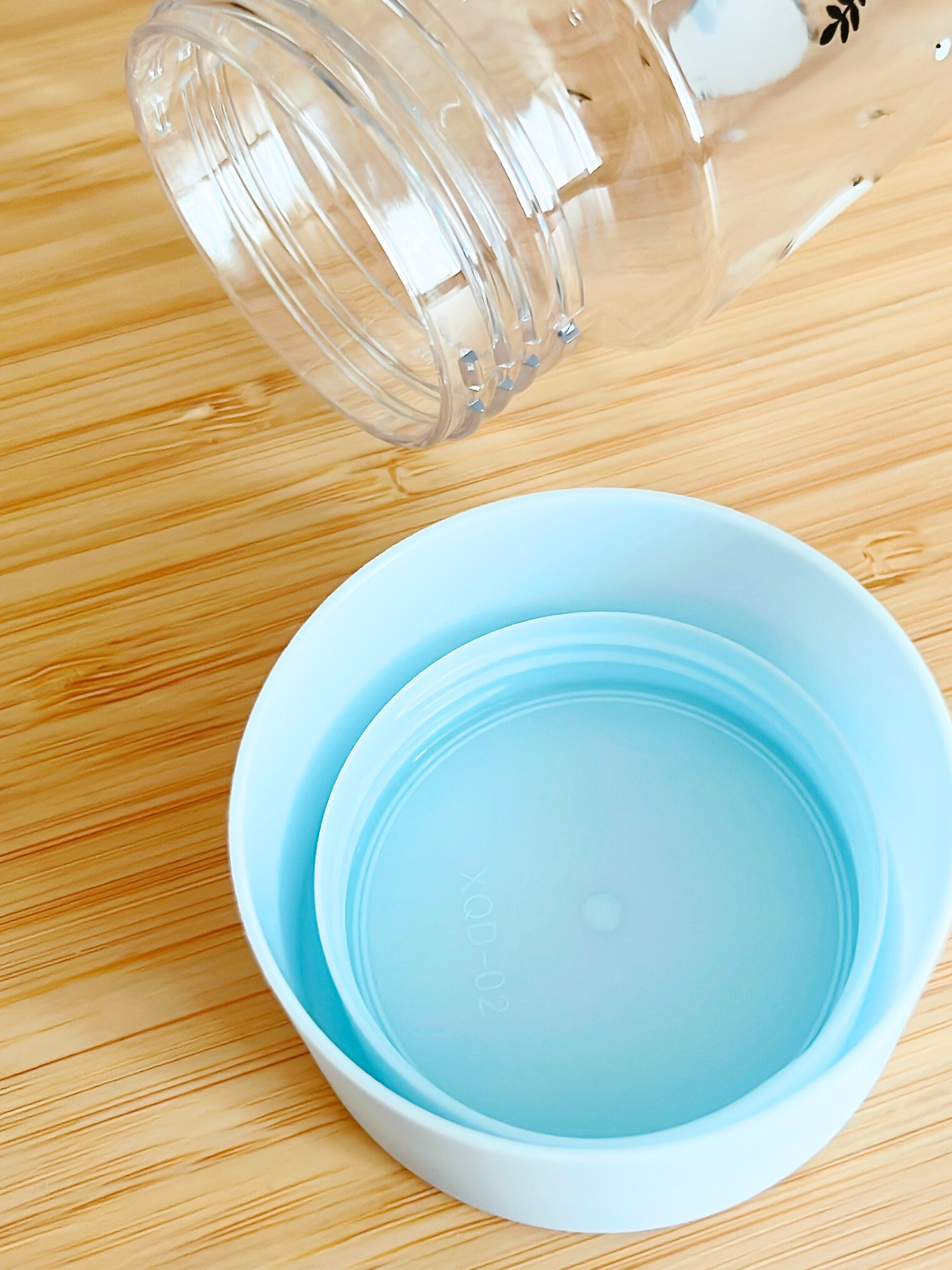 キャンドゥのおすすめ雑貨「ドリンクボトル シマエナガ柄」