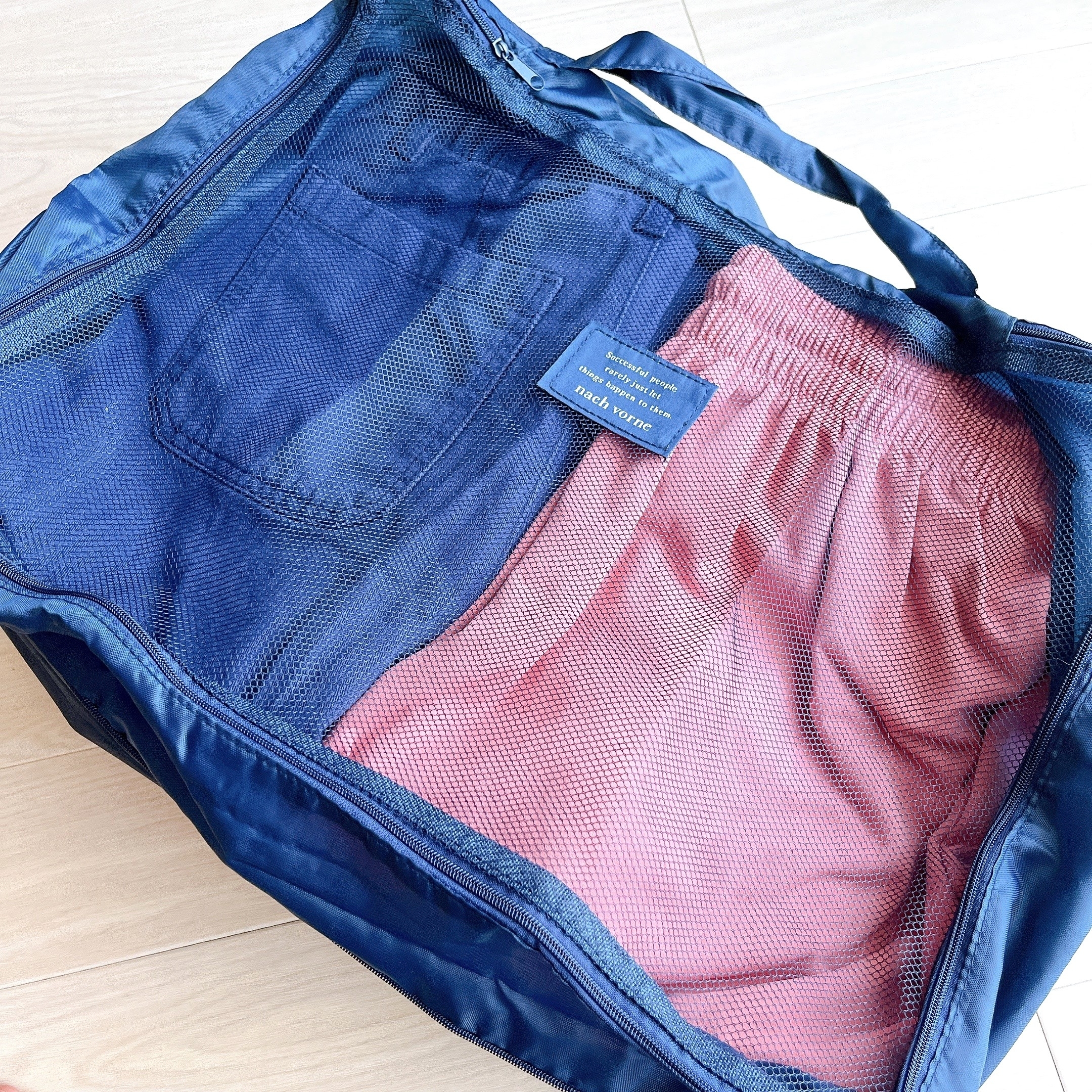 3COINSのオススメのグッズ「衣類圧縮バッグ：大」