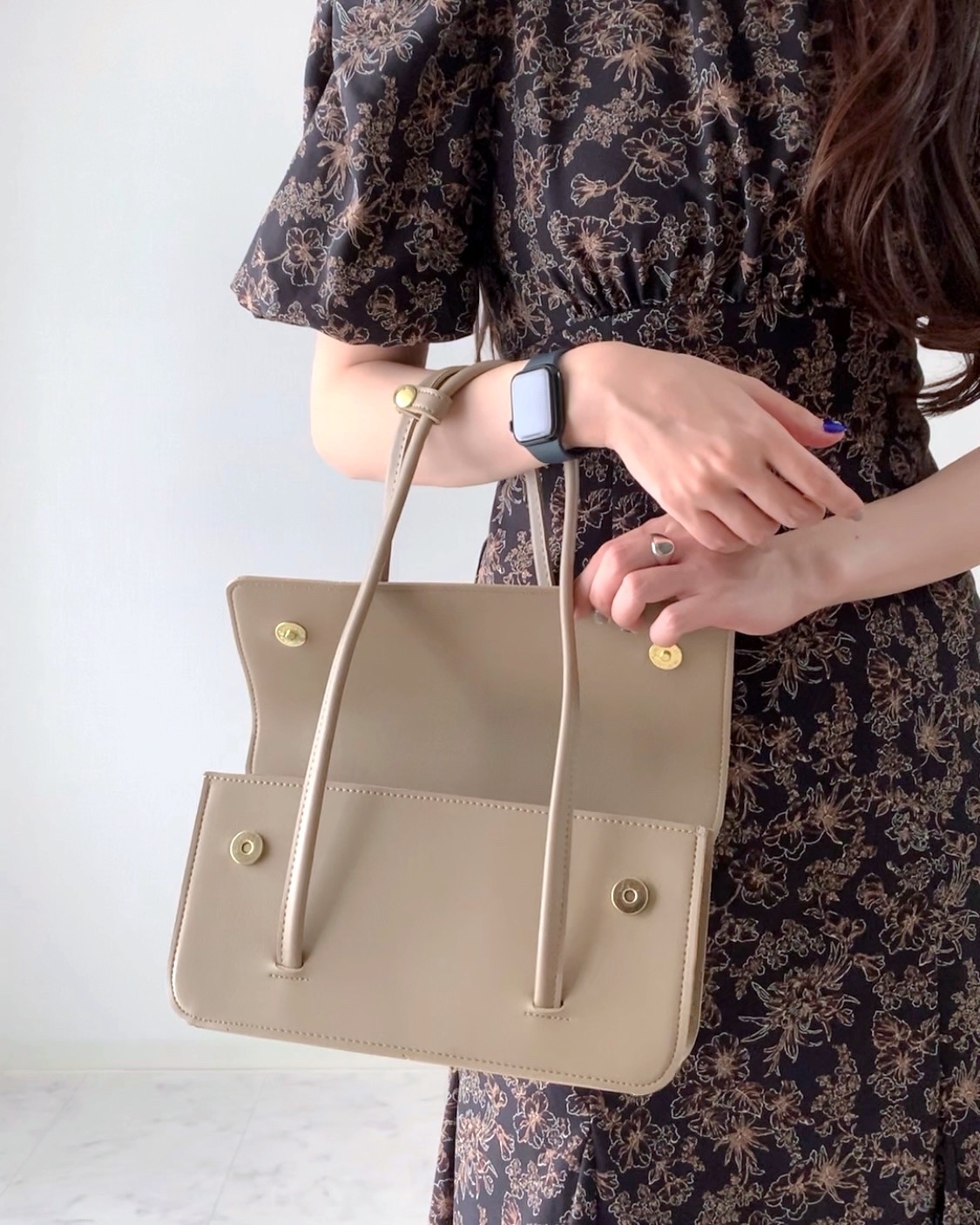 Amiur (エミレ)のおすすめバッグ「コンパクトスクエアハンドバッグ」