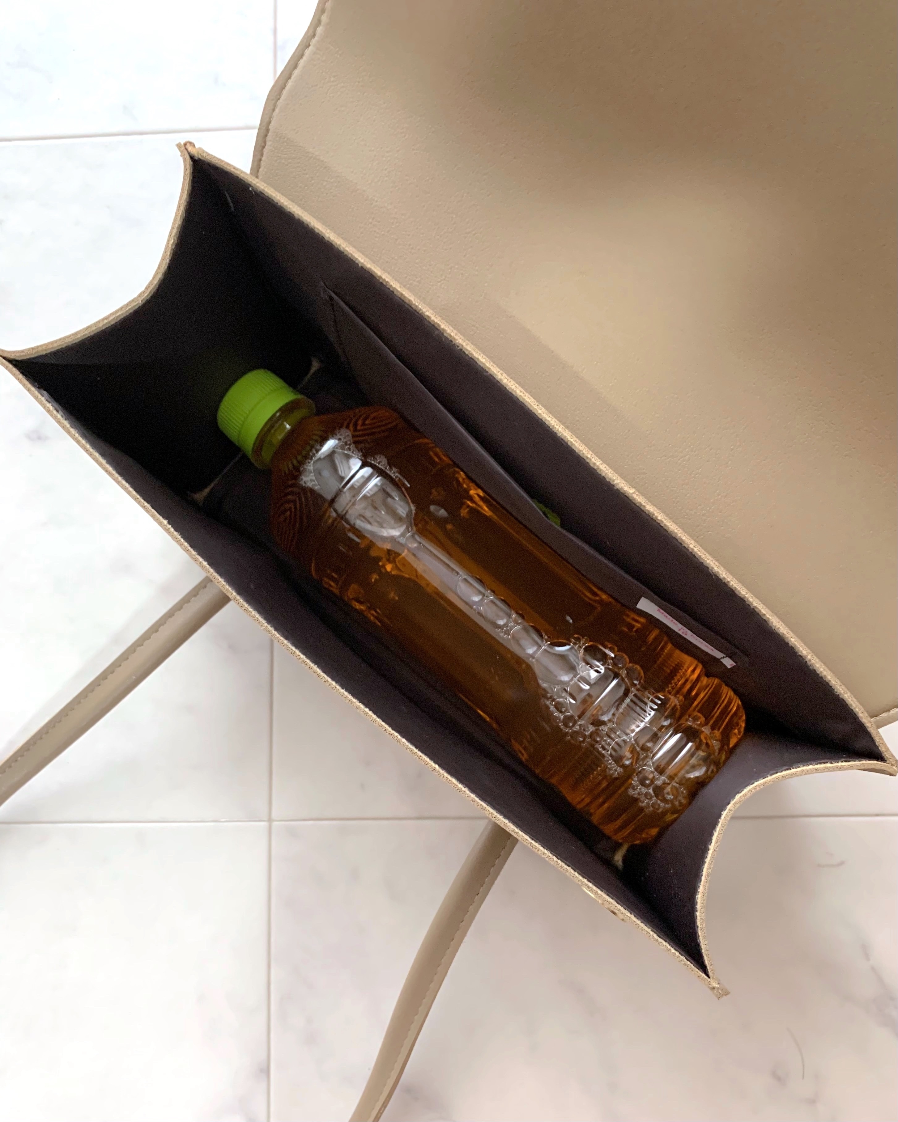 Amiur (エミレ)のおすすめバッグ「コンパクトスクエアハンドバッグ」