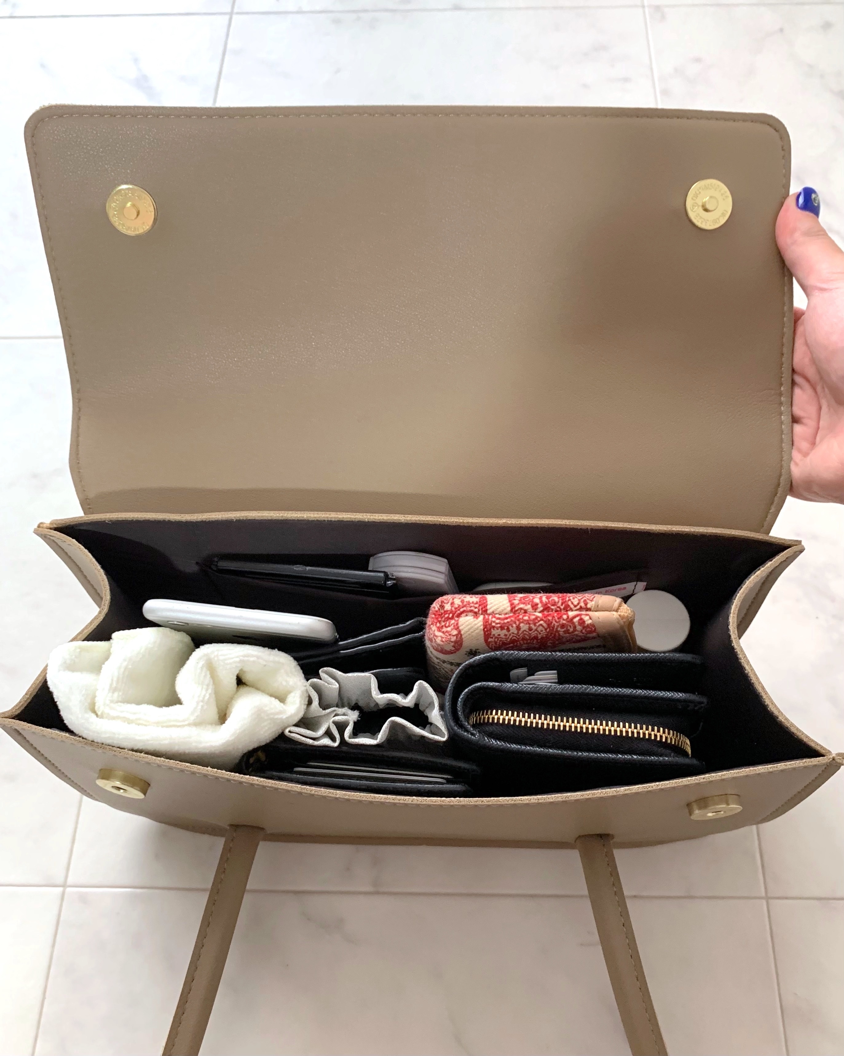 Amiur (エミレ)のおすすめバッグ「コンパクトスクエアハンドバッグ」