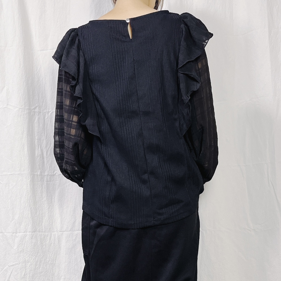 しまむらのおすすめファッションアイテム「HK WORKS LONDON ラッフルシアーシャツ」