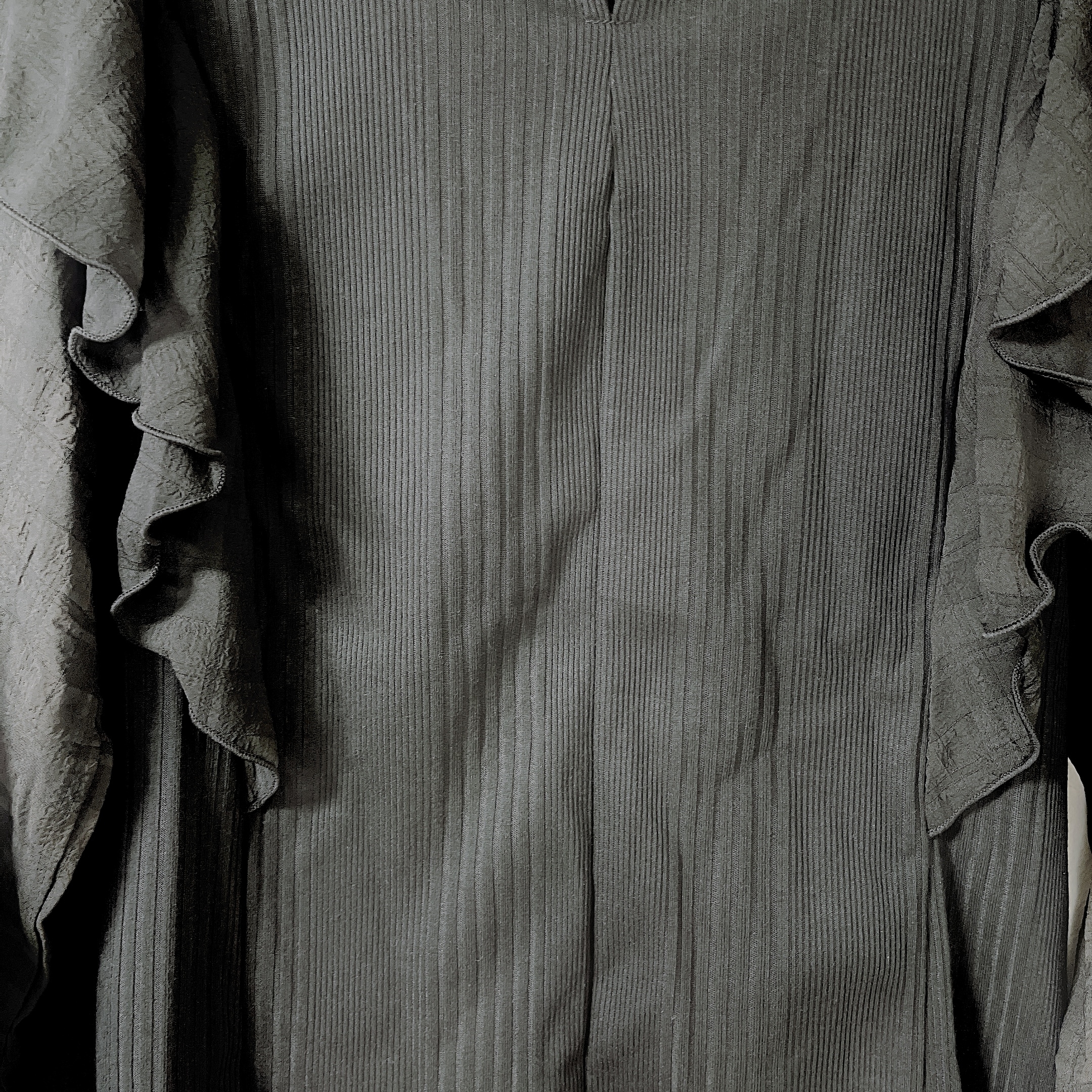 しまむらのおすすめファッションアイテム「HK WORKS LONDON ラッフルシアーシャツ」