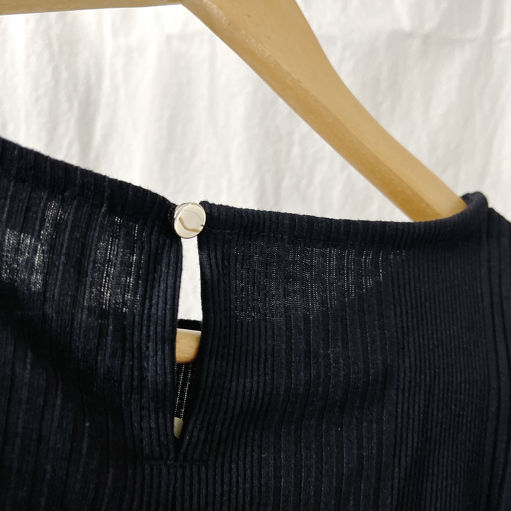 しまむらのおすすめファッションアイテム「HK WORKS LONDON ラッフルシアーシャツ」