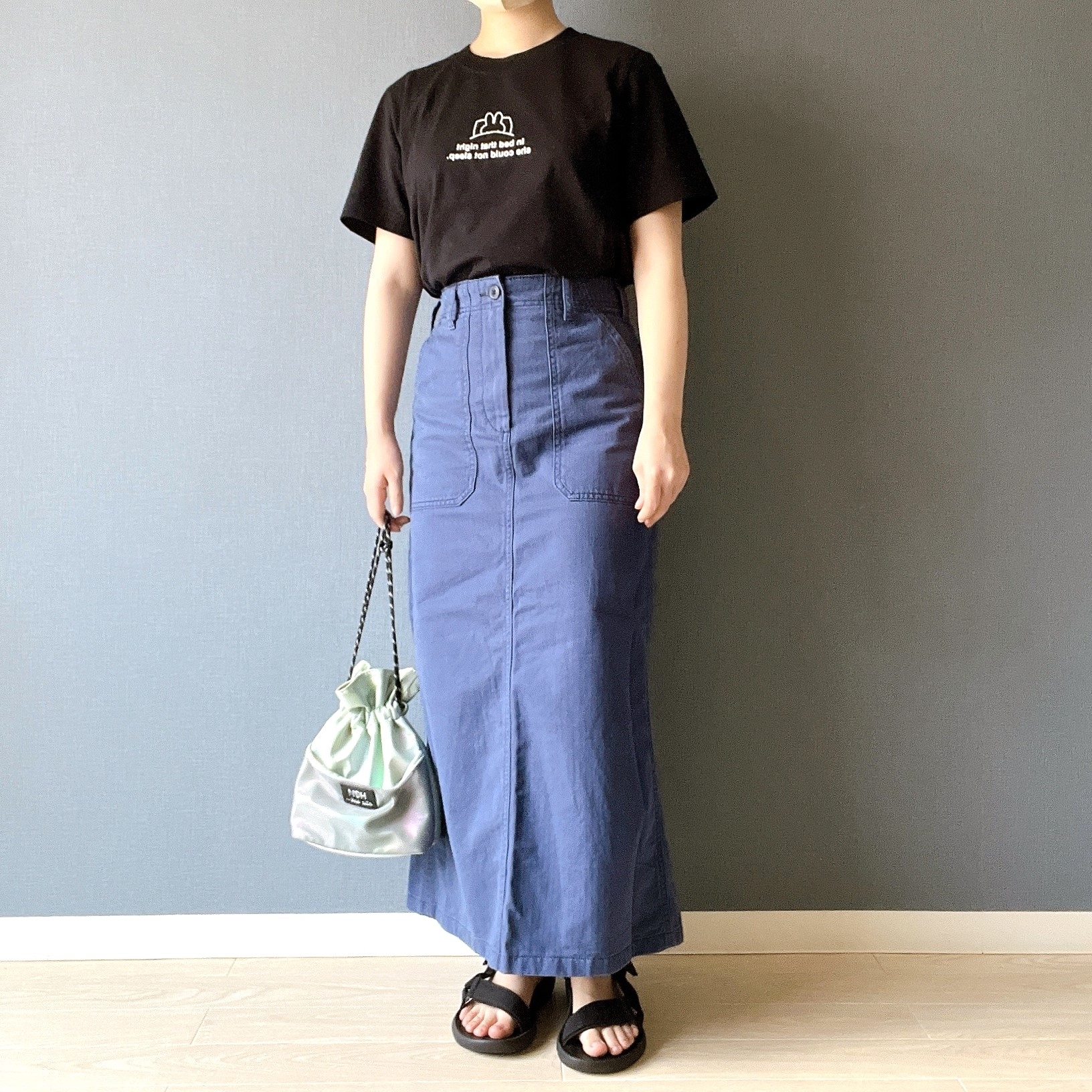 ユニクロのオススメのトップス「ミッフィー UT」のコーディネート