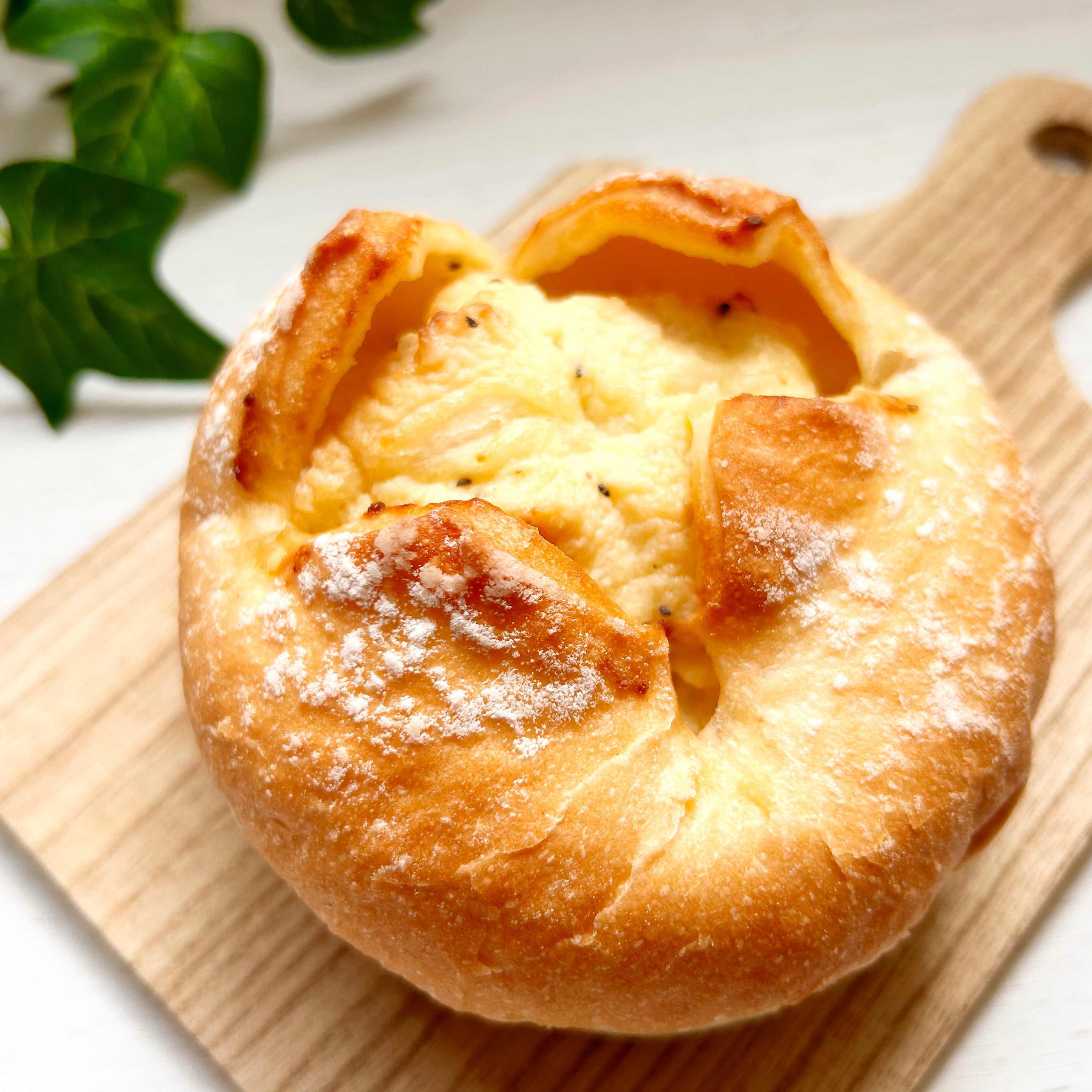 LAWSON(ローソン)のおすすめパン「じゃがいもマヨパン」