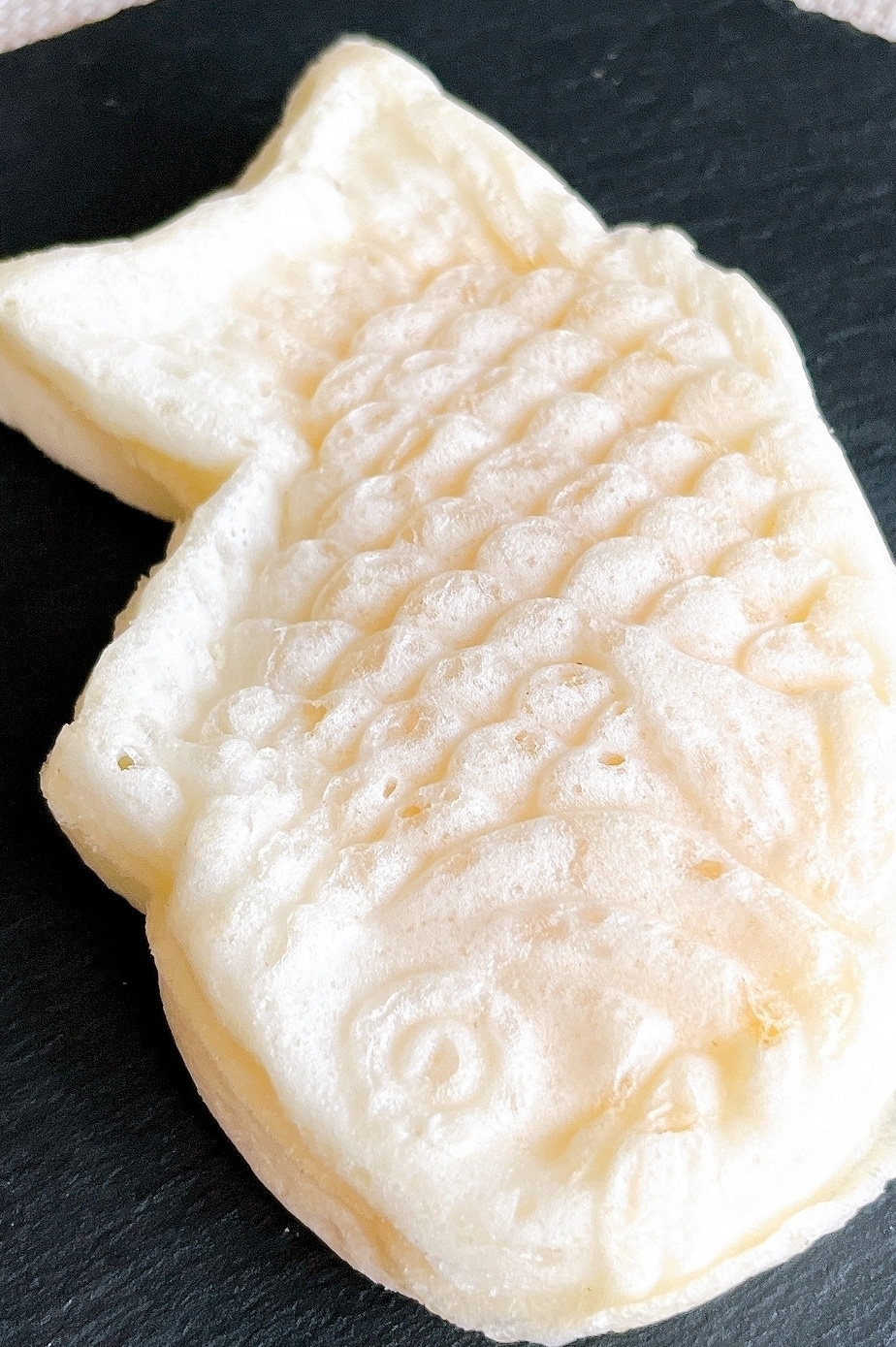 ローソンのおすすめ絶品スイーツ「もっちりとした白いたい焼き カスタード」