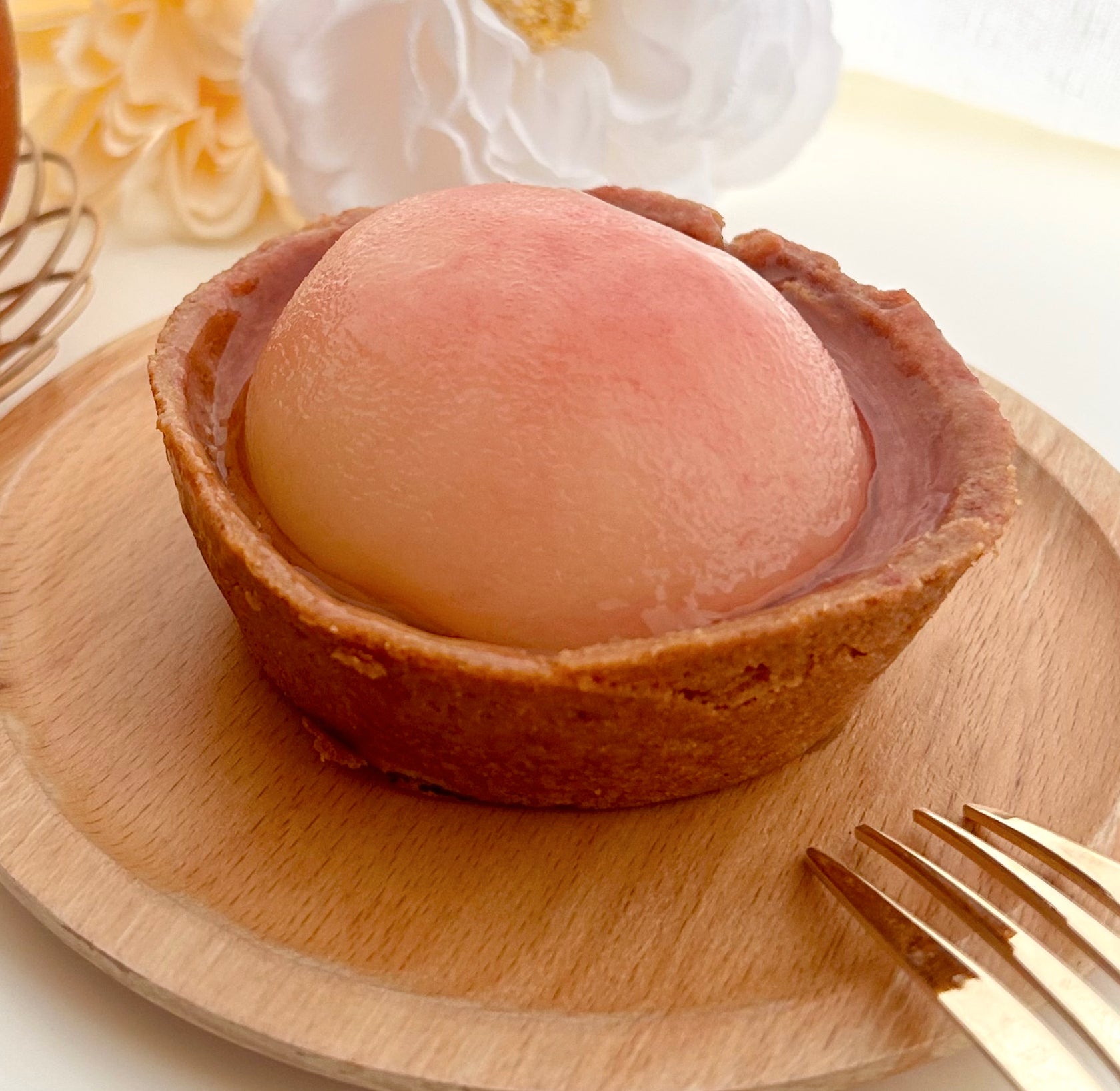 ローソンのおすすめ絶品スイーツ「ごろっとした1/2個分桃のタルト」