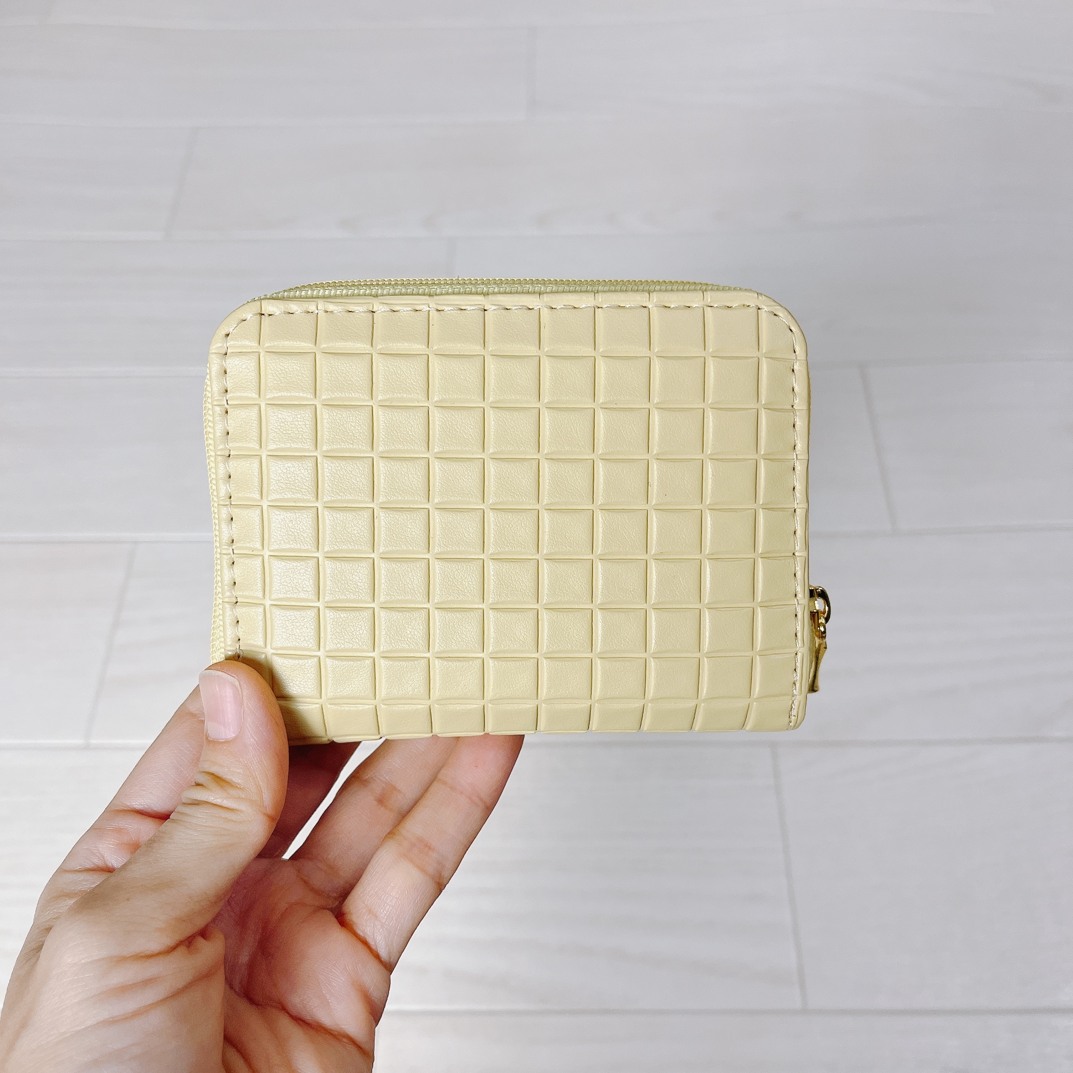 しまむらのおすすめファッションアイテム「スクエアコインケース」