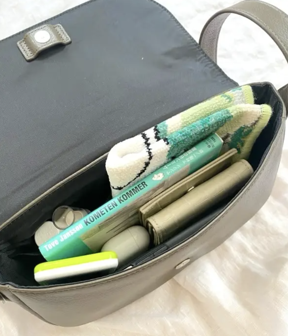 GU(ジーユー)のおすすめファッションアイテム「レザーミニショルダーバッグ」