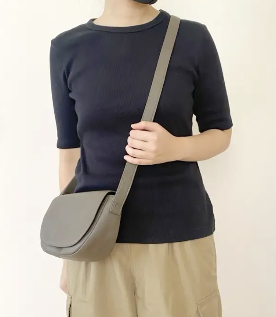 GU(ジーユー)のおすすめファッションアイテム「レザーミニショルダーバッグ」