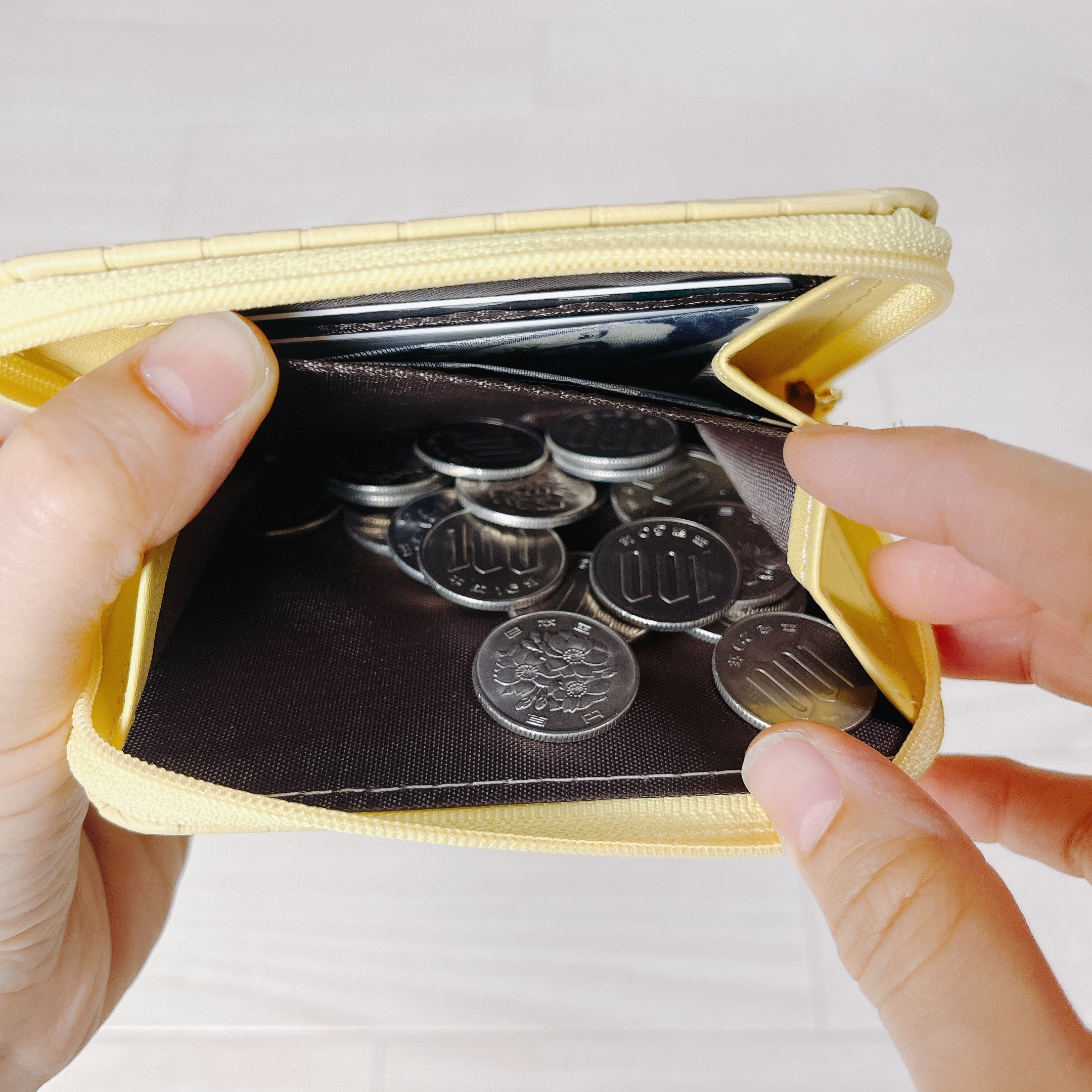 しまむらのおすすめファッションアイテム「スクエアコインケース」