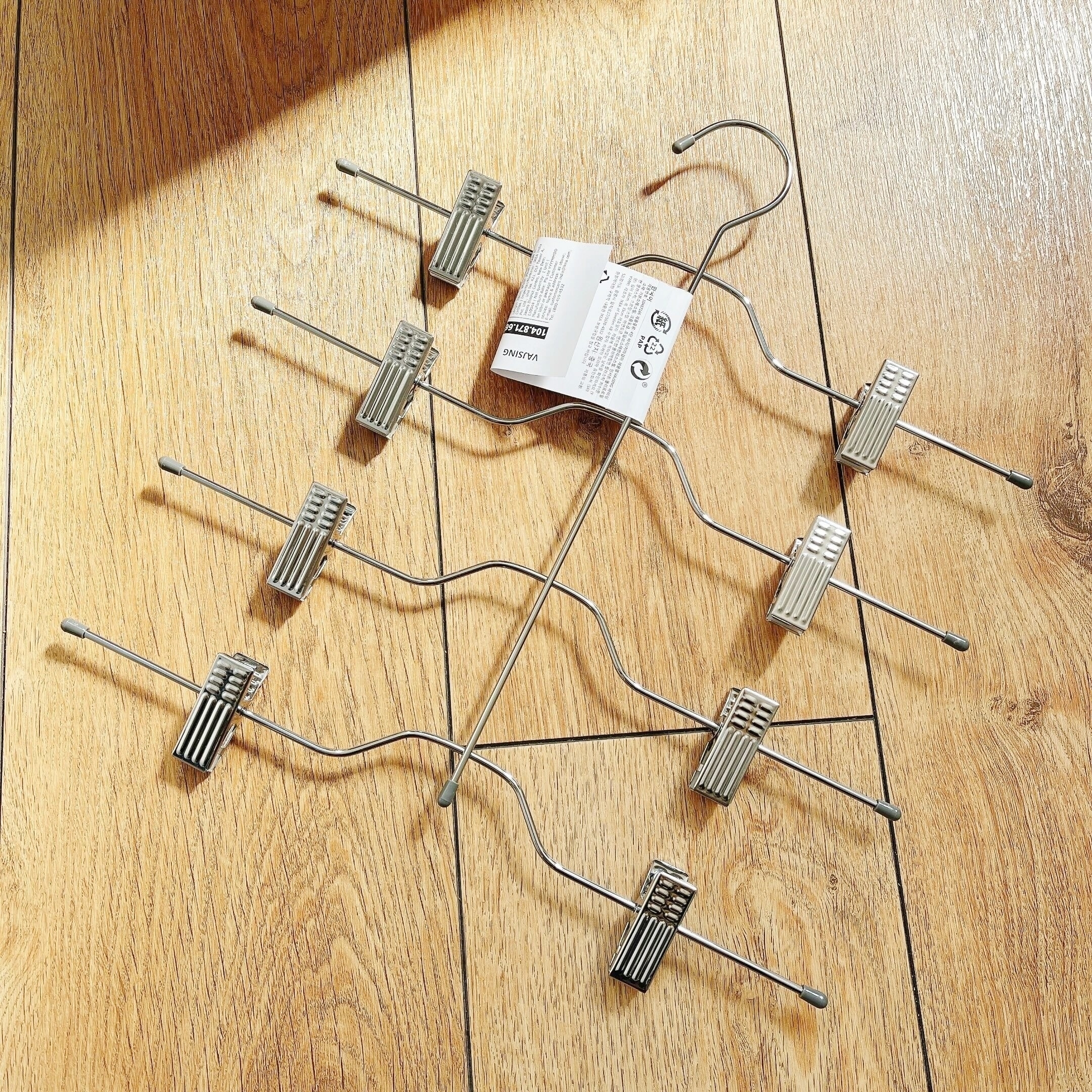 IKEA（イケア）のおすすめ収納グッズ「VAJSING ヴァイスィング ズボン＆スカートハンガー 4連, クロムメッキ」