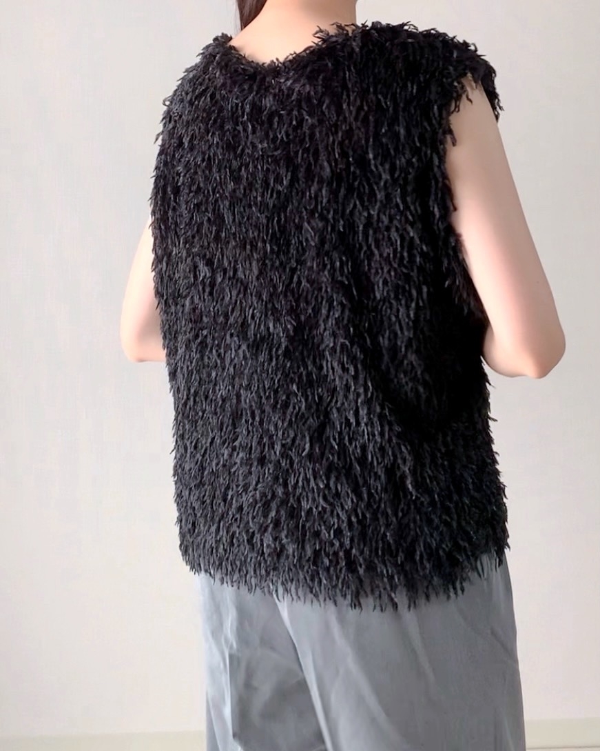 しまむらのおすすめファッションアイテム「TNKシャギーベスト」