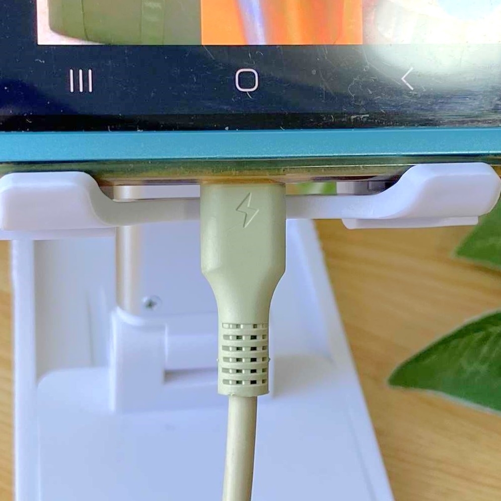 3COINS（スリーコインズ）のおすすめ便利グッズ「スマホスタンド/WORK TOOLS」