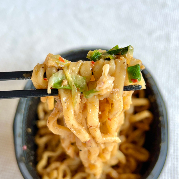 セブンのおすすめフード「EASE UP ピリ辛台湾まぜそば」