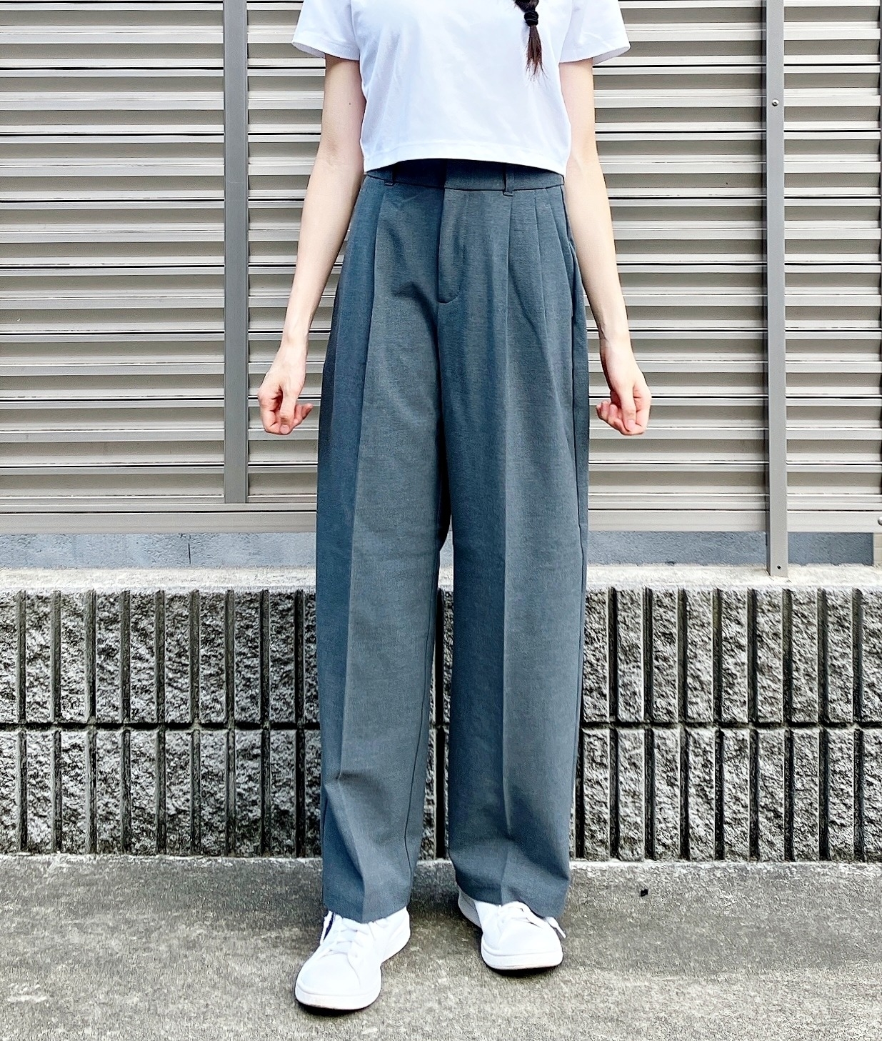 GU(ジーユー)のおすすめファッション「タックワイドパンツ(丈標準70.0~74.0cm)」のコーディネート