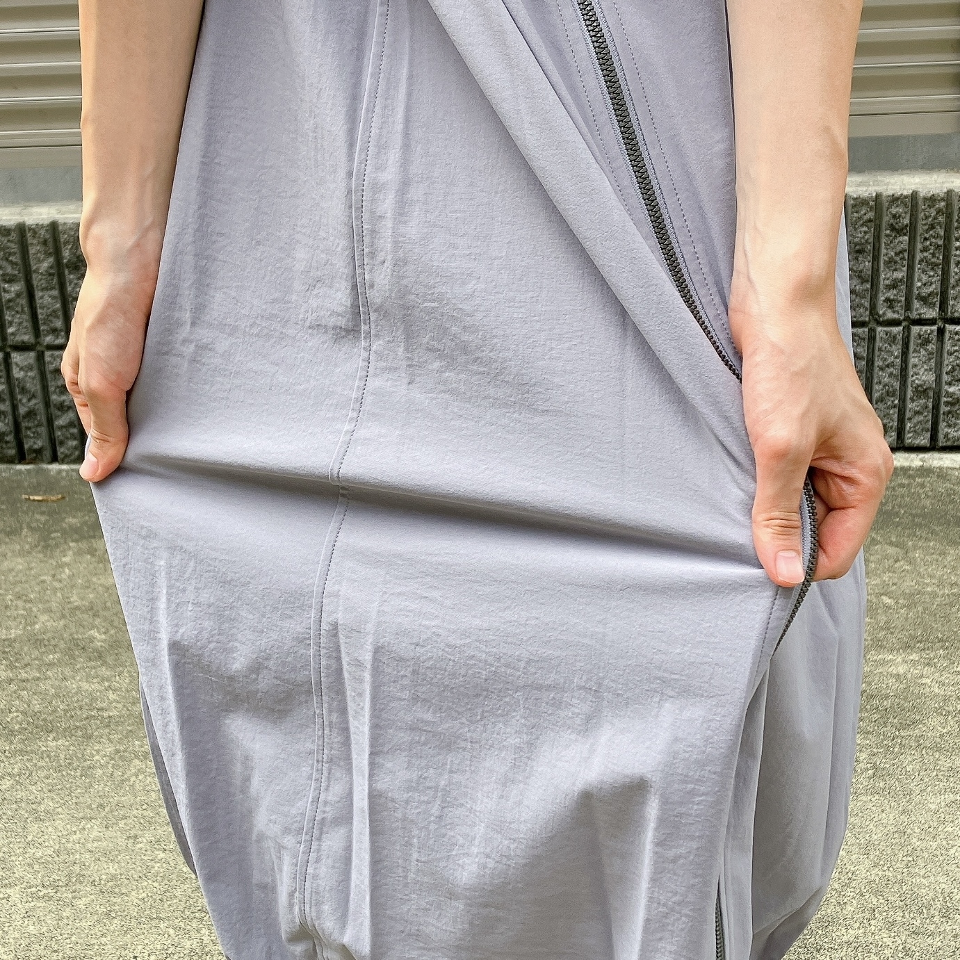 GU（ジーユー）の「フロントジップバブルヘムワンピースNTQ+E」